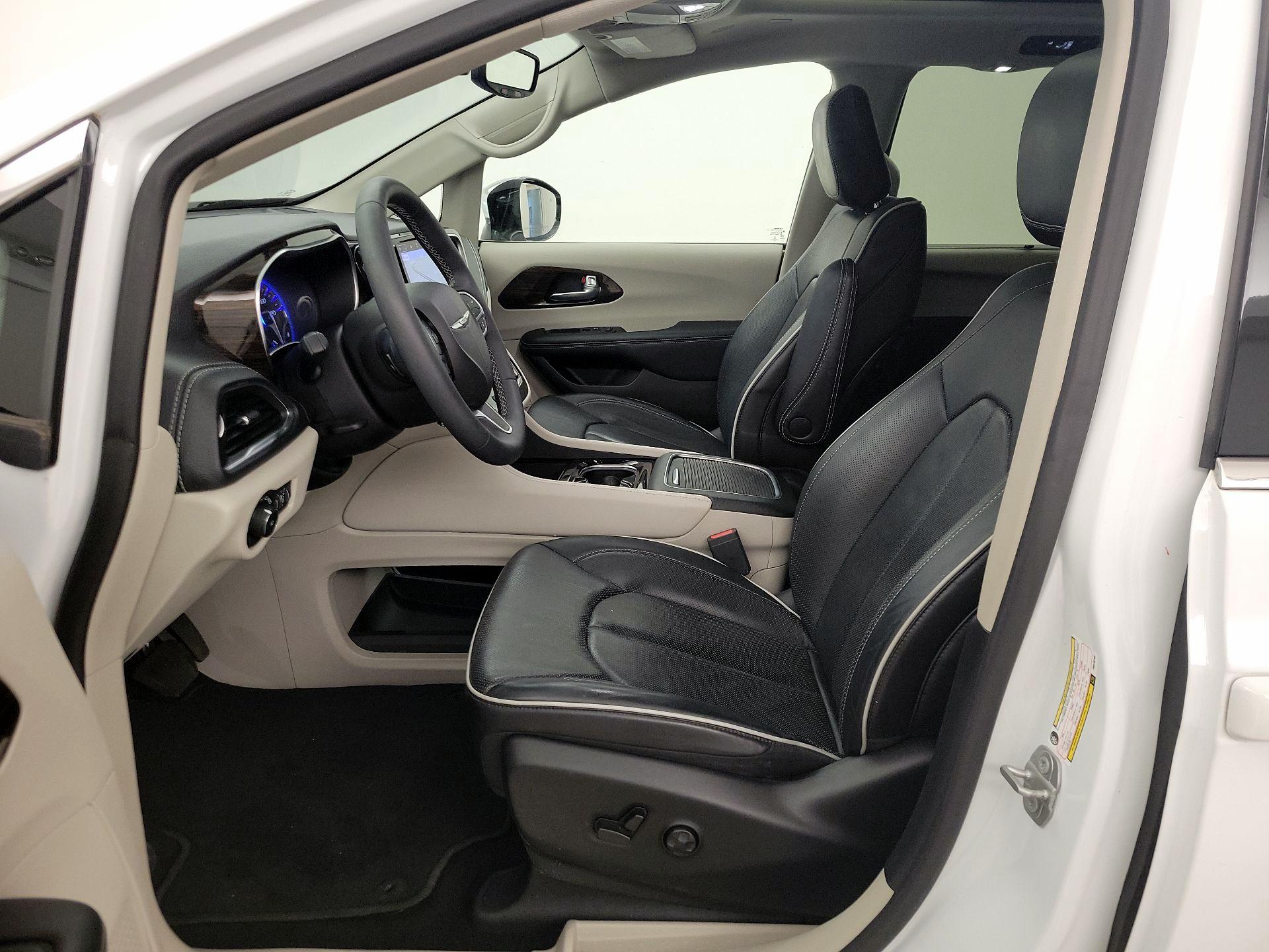 Thumbnail: 2023 Chrysler Pacifica - 11