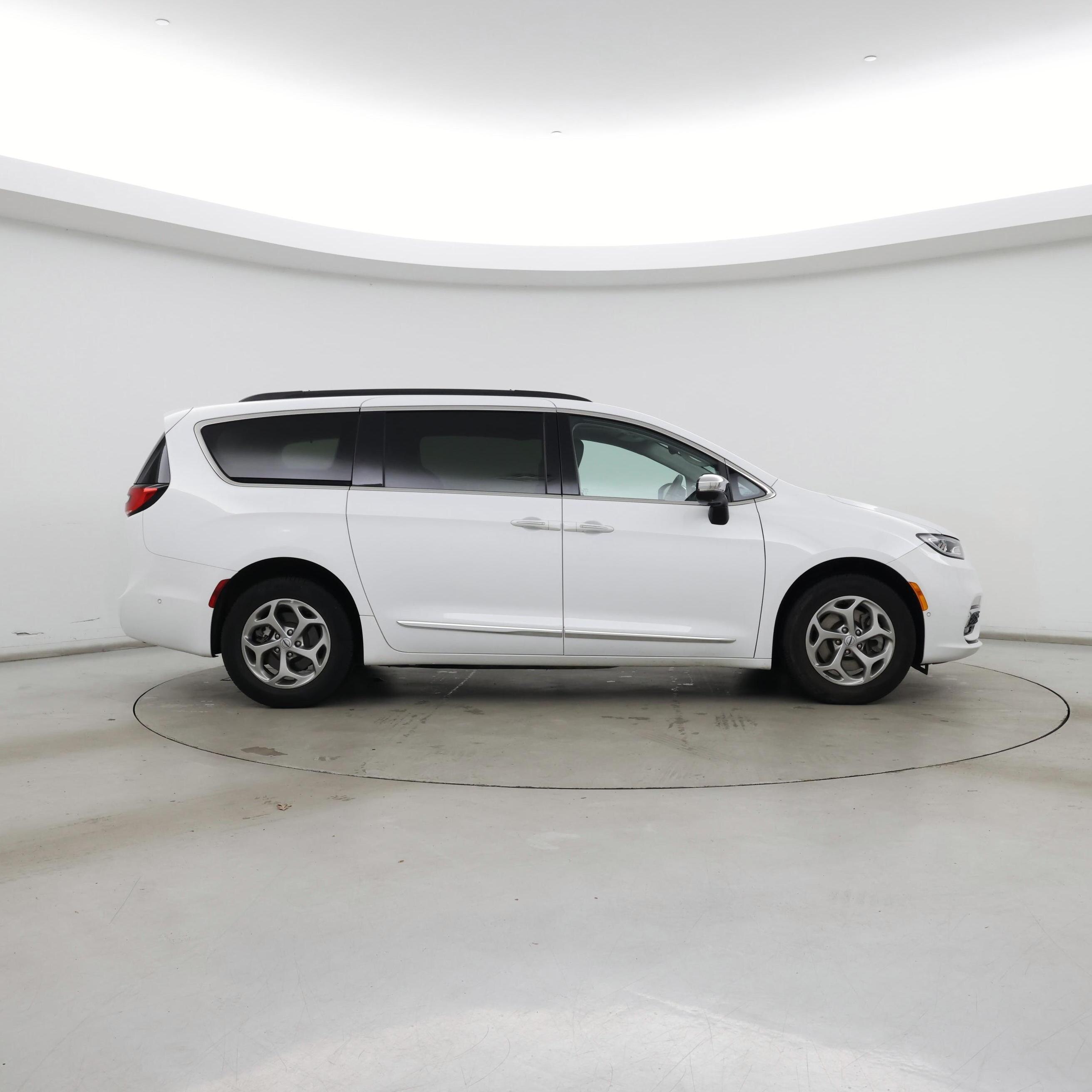 Thumbnail: 2023 Chrysler Pacifica - 7