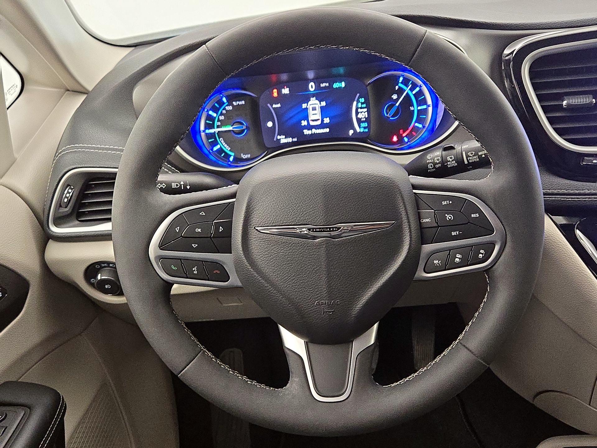 Thumbnail: 2022 Chrysler Pacifica - 10