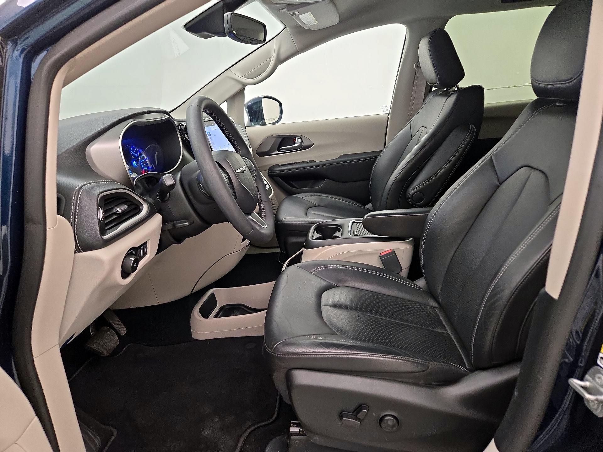 Thumbnail: 2022 Chrysler Pacifica - 11