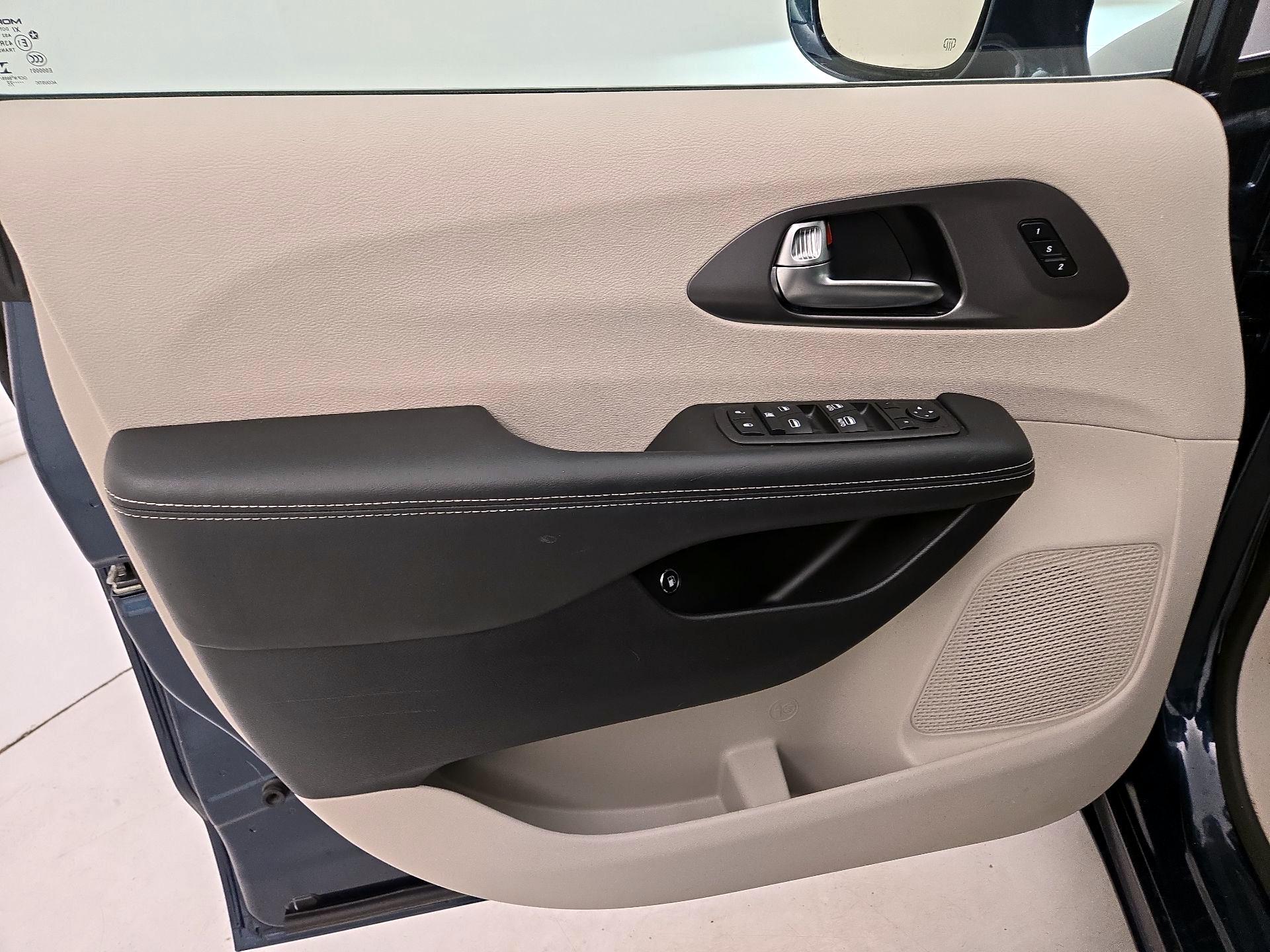 Thumbnail: 2022 Chrysler Pacifica - 12