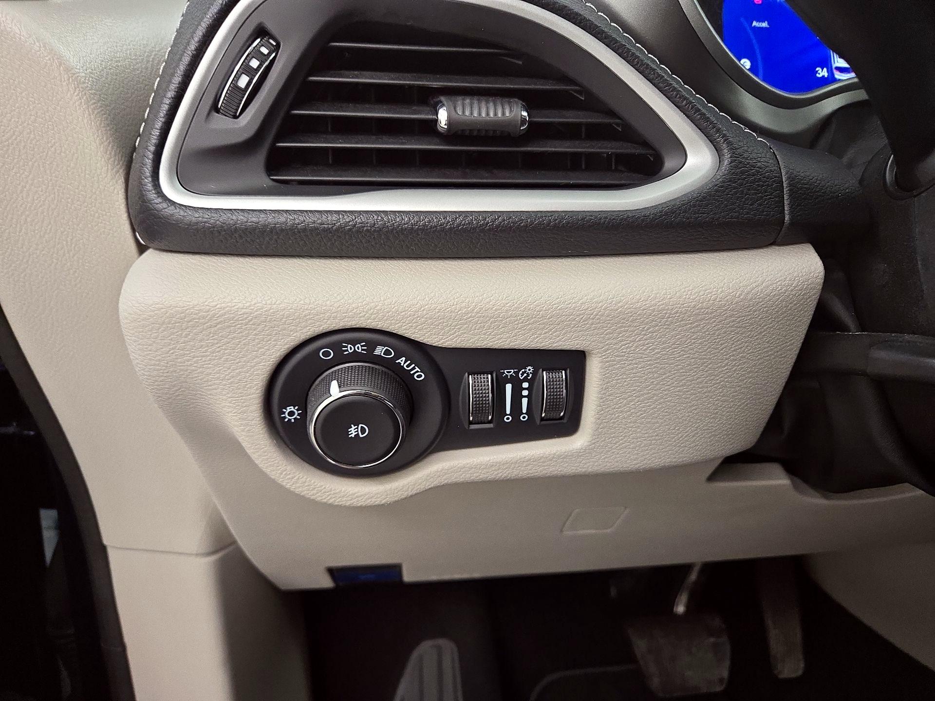 Thumbnail: 2022 Chrysler Pacifica - 13