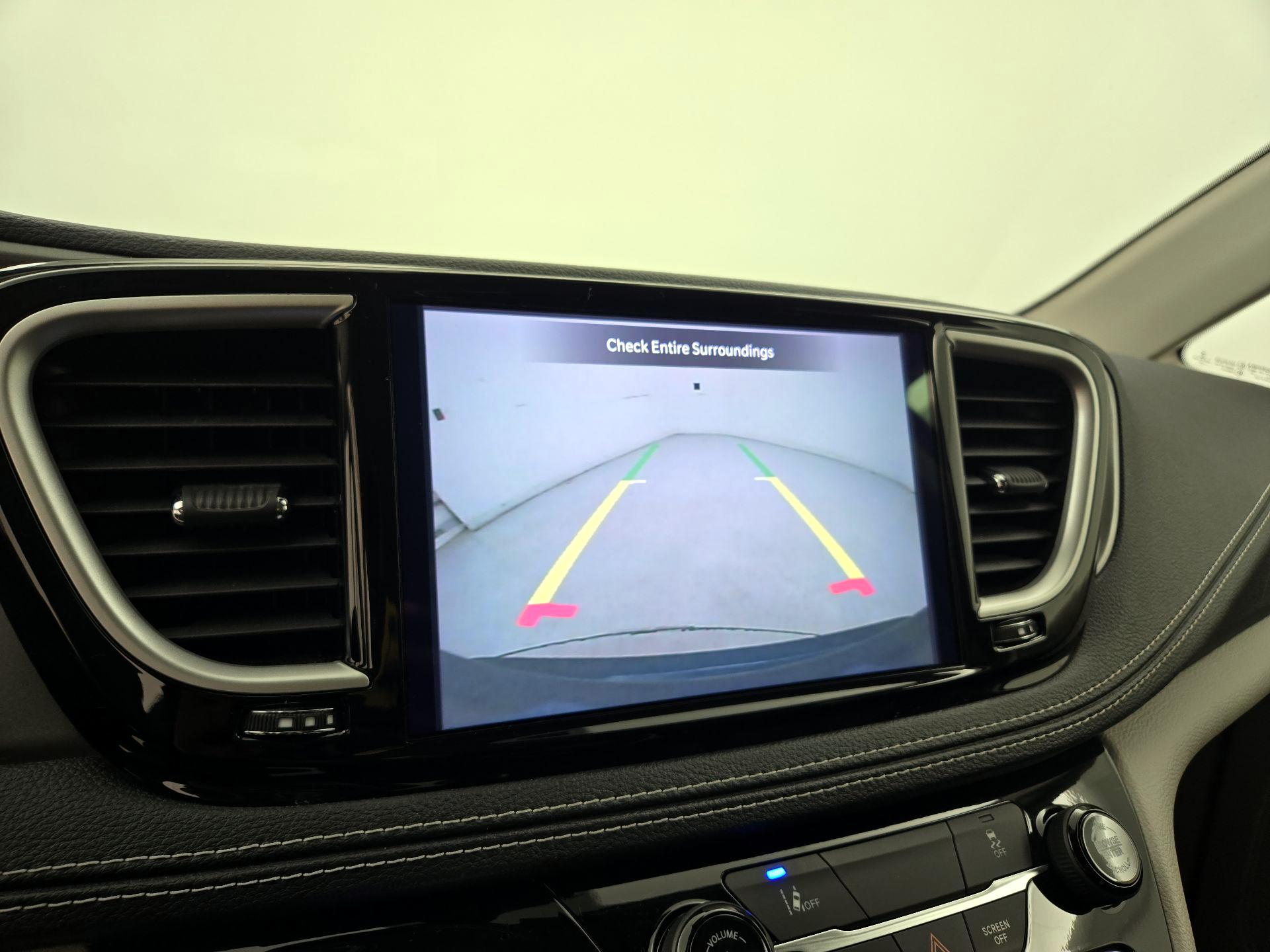 Thumbnail: 2022 Chrysler Pacifica - 14