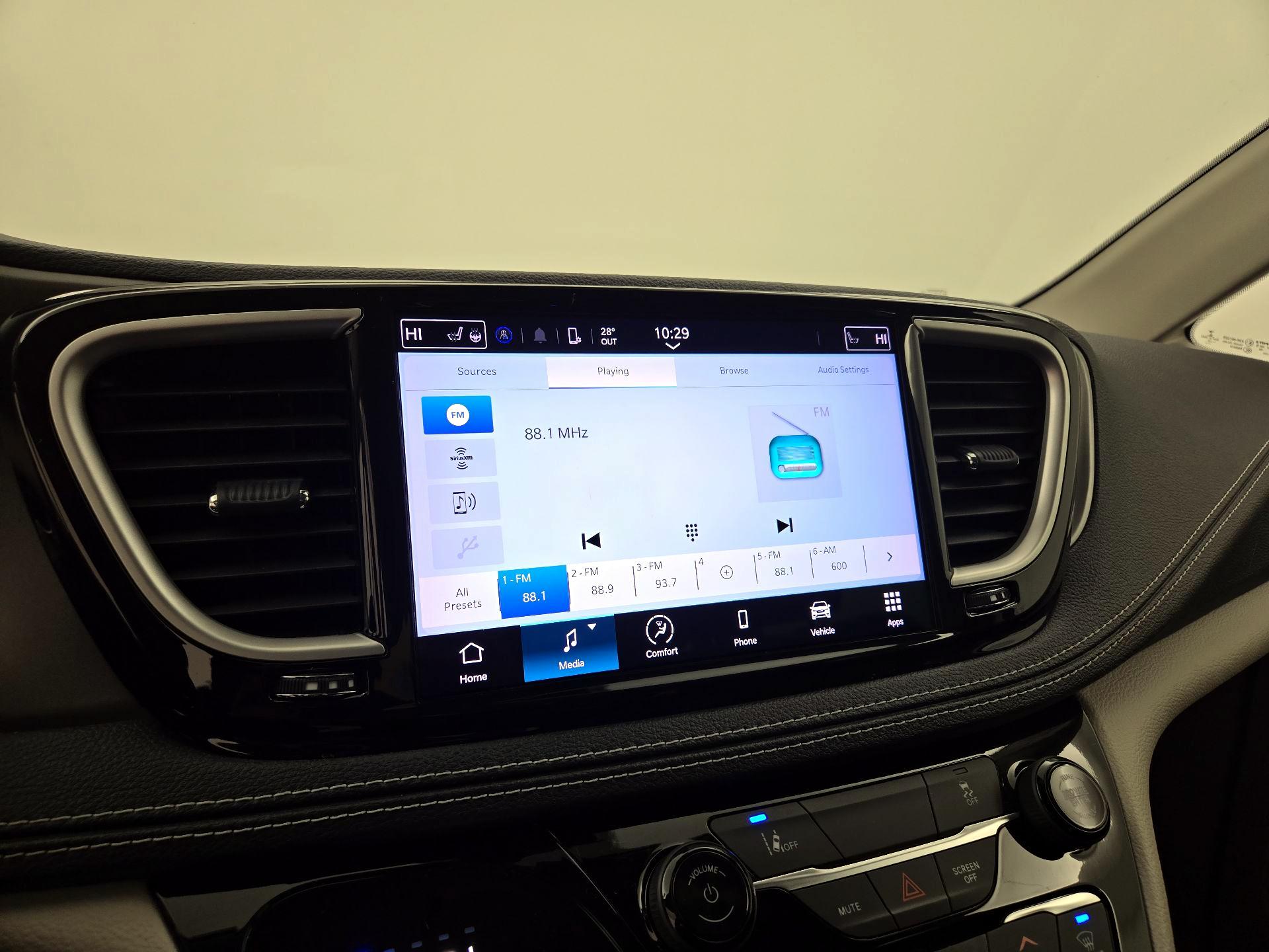 Thumbnail: 2022 Chrysler Pacifica - 15