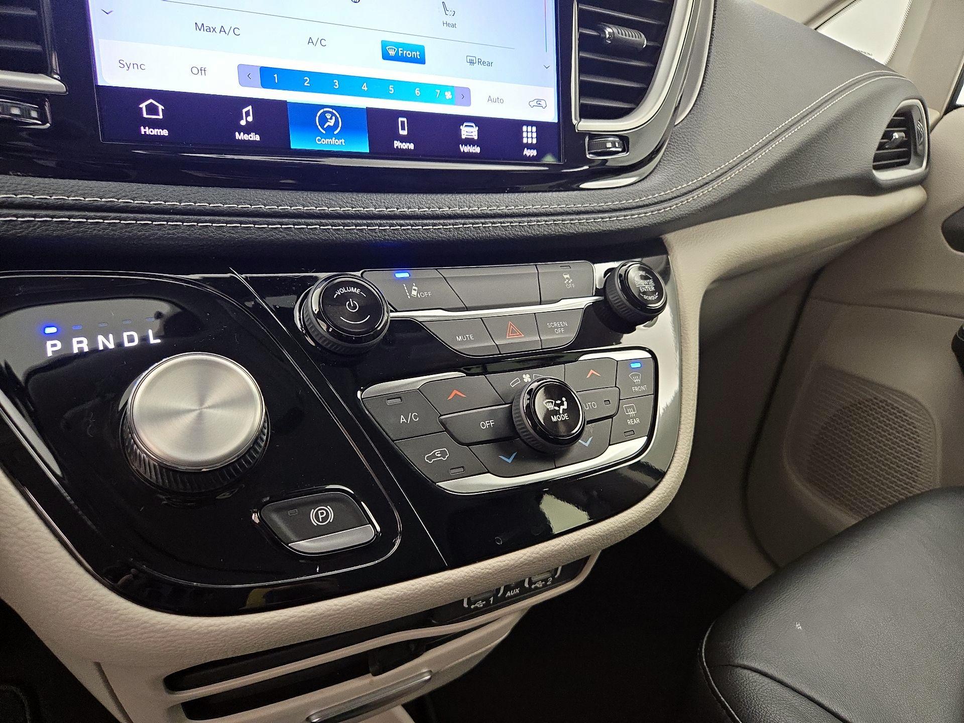 Thumbnail: 2022 Chrysler Pacifica - 16