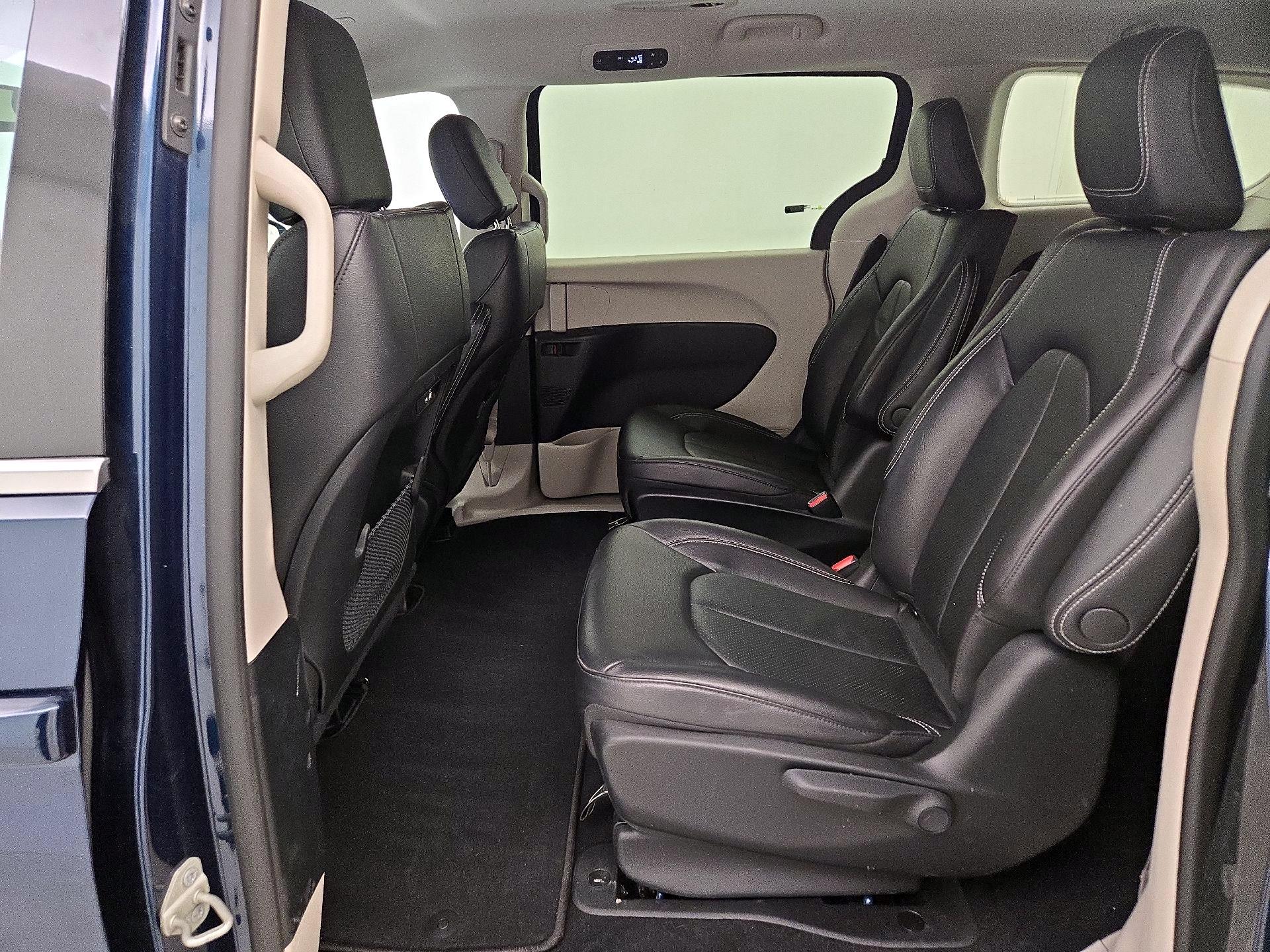 Thumbnail: 2022 Chrysler Pacifica - 19