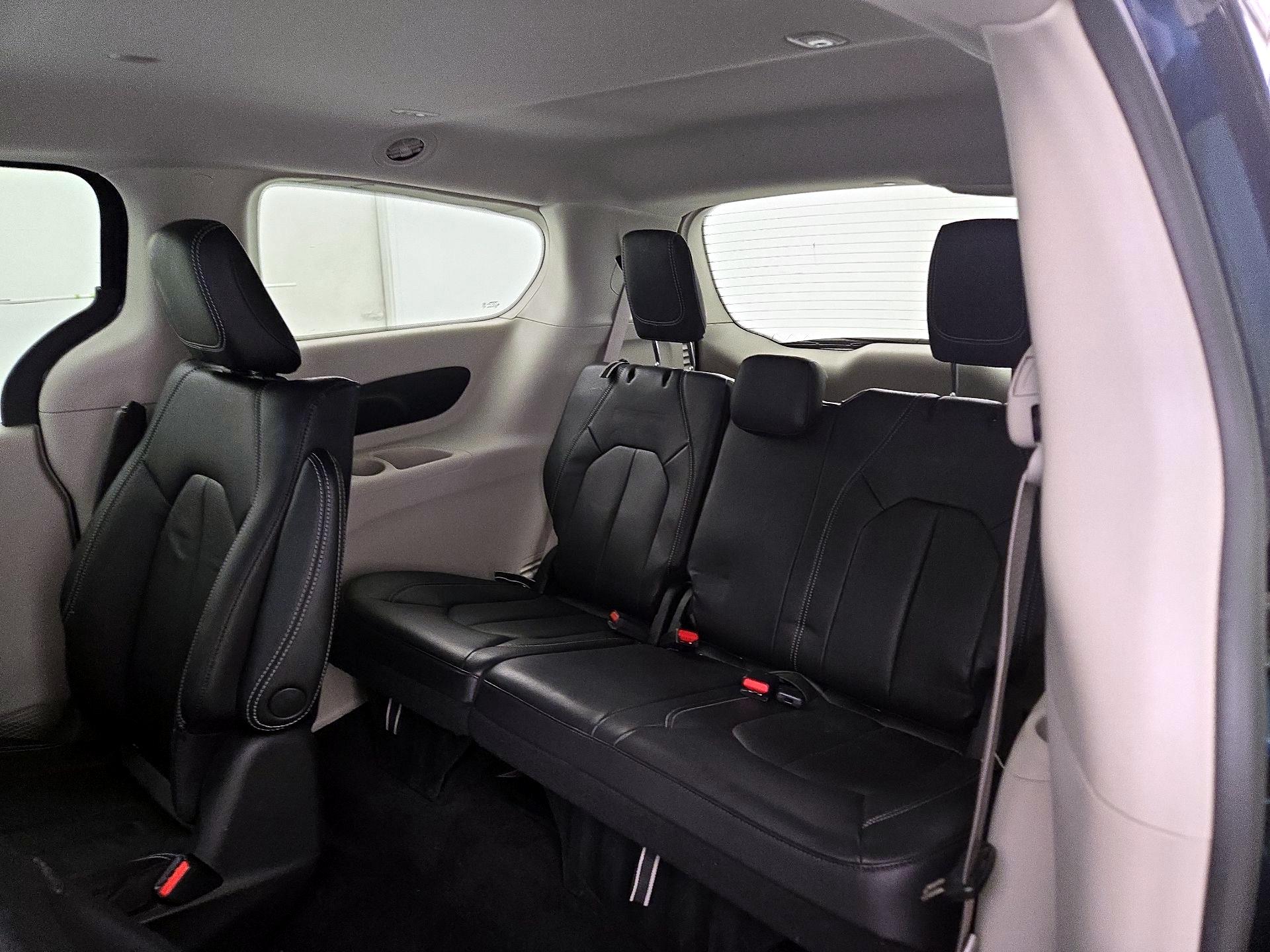 Thumbnail: 2022 Chrysler Pacifica - 20