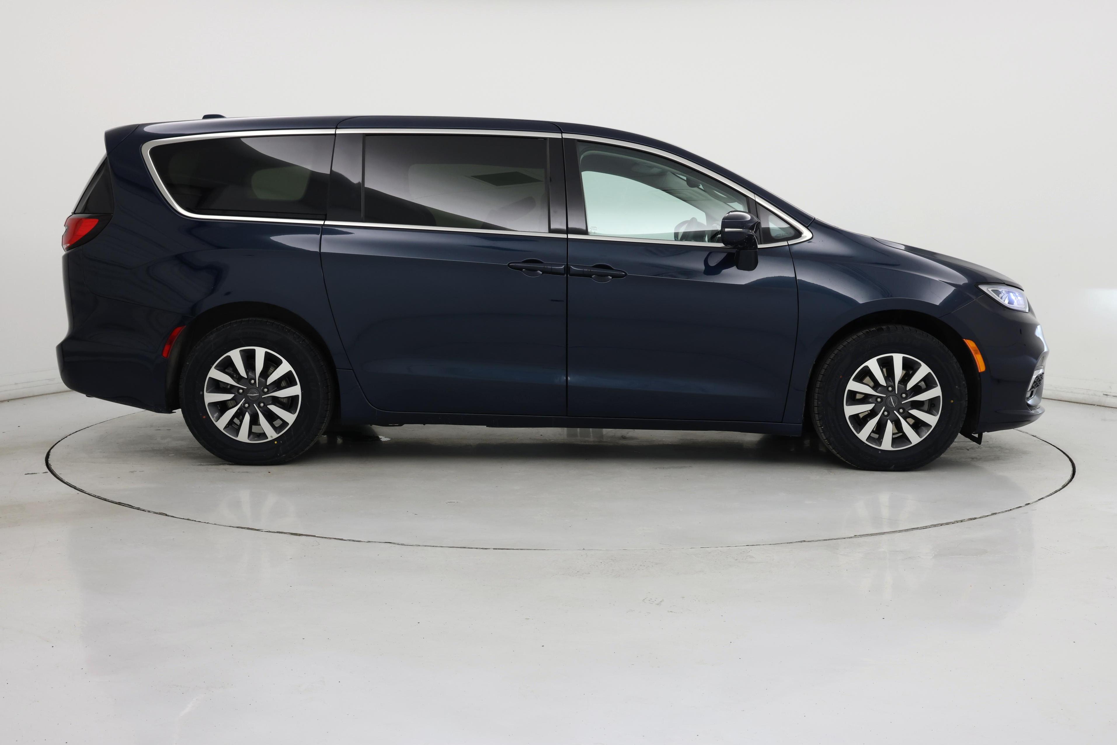 Thumbnail: 2022 Chrysler Pacifica - 7