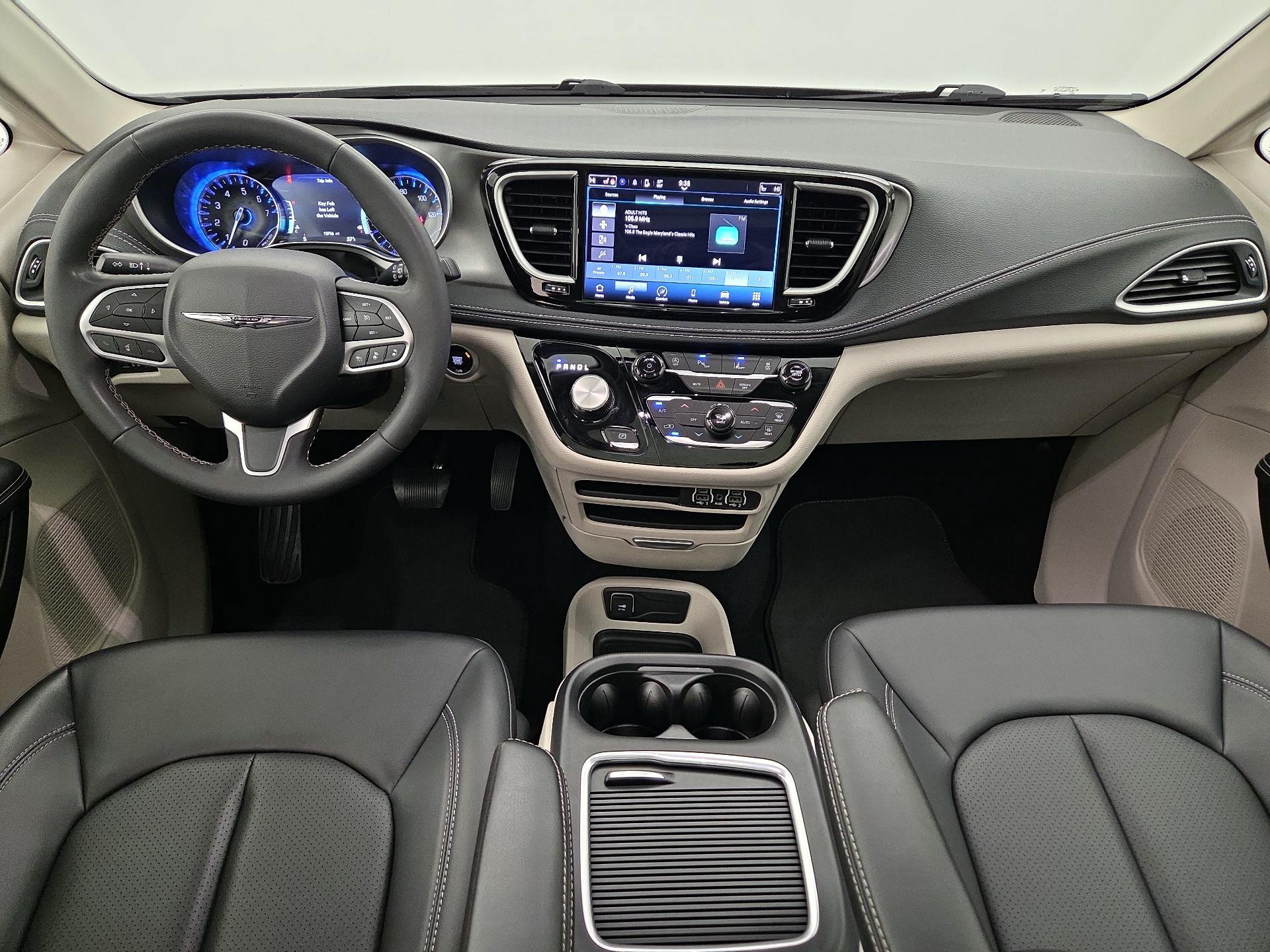 Thumbnail: 2023 Chrysler Pacifica - 9