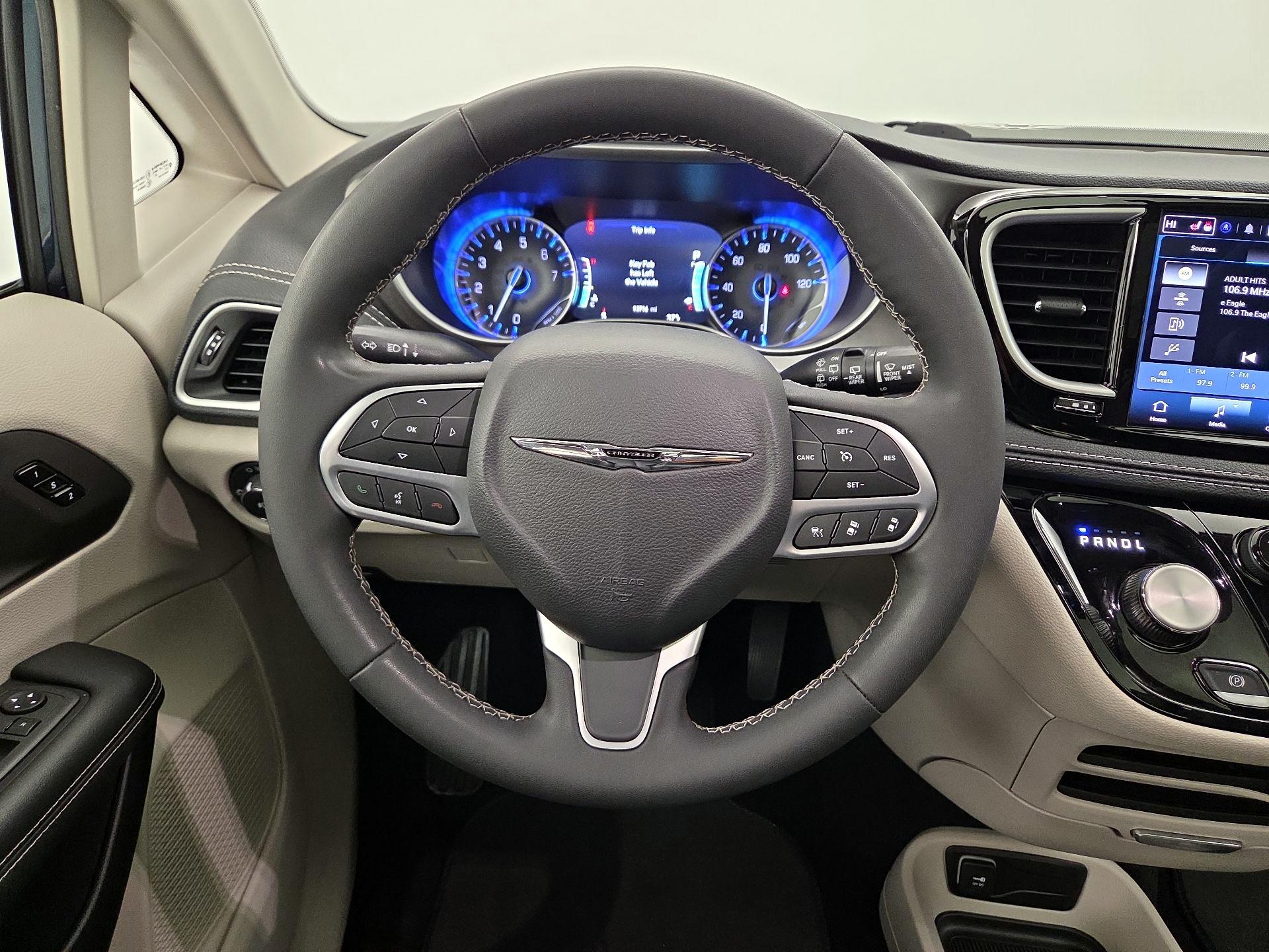 Thumbnail: 2023 Chrysler Pacifica - 10