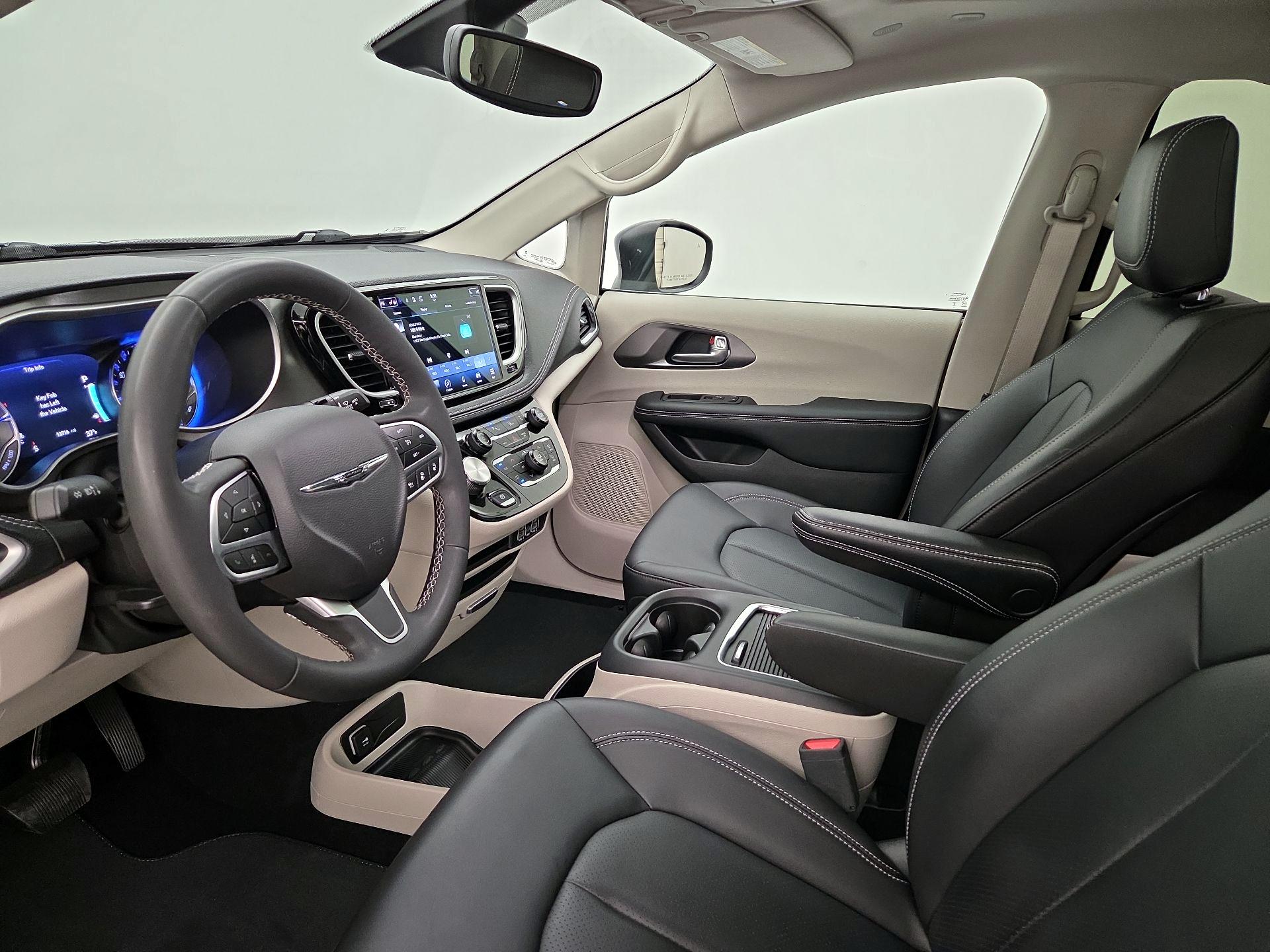 Thumbnail: 2023 Chrysler Pacifica - 11