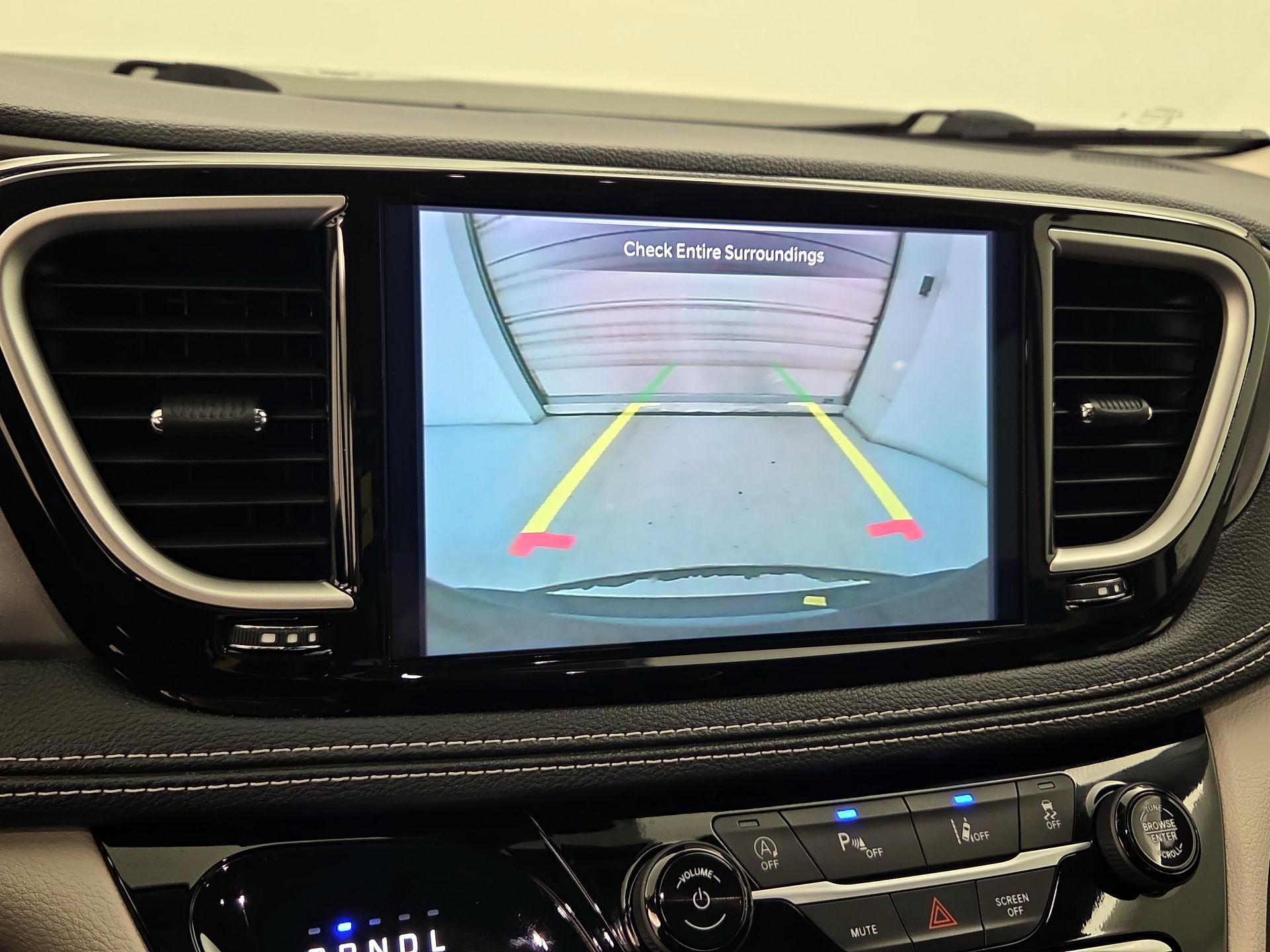 Thumbnail: 2023 Chrysler Pacifica - 14