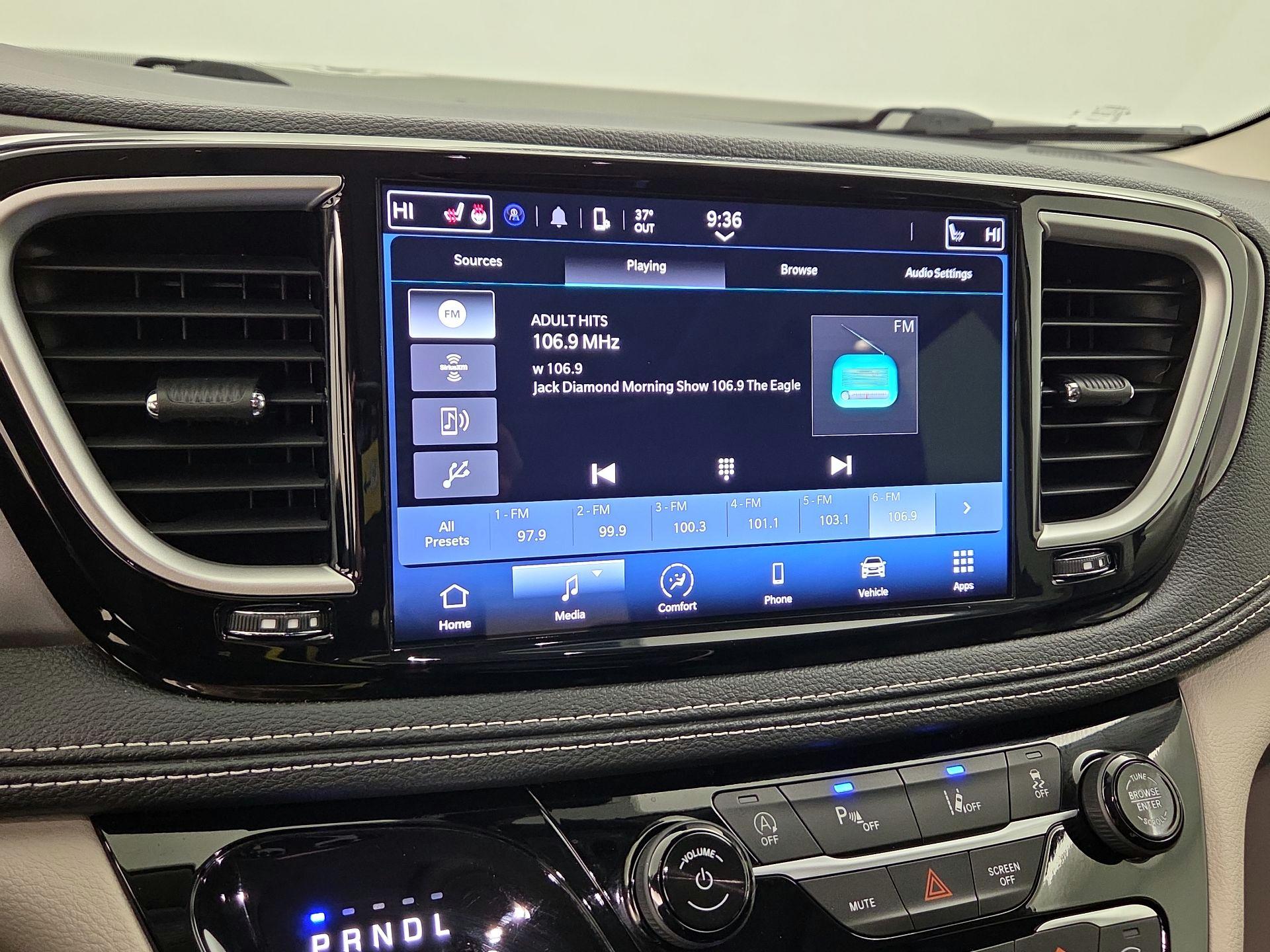 Thumbnail: 2023 Chrysler Pacifica - 15