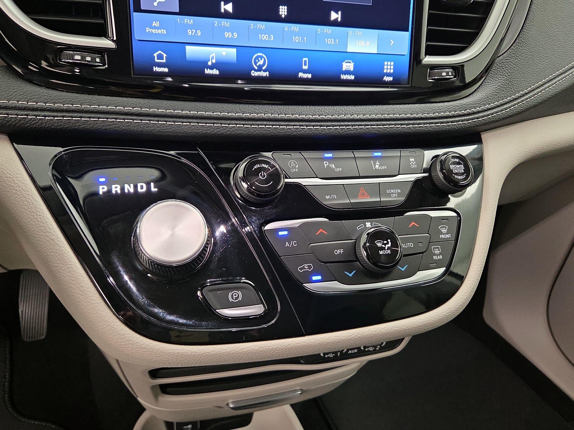 Thumbnail: 2023 Chrysler Pacifica - 16