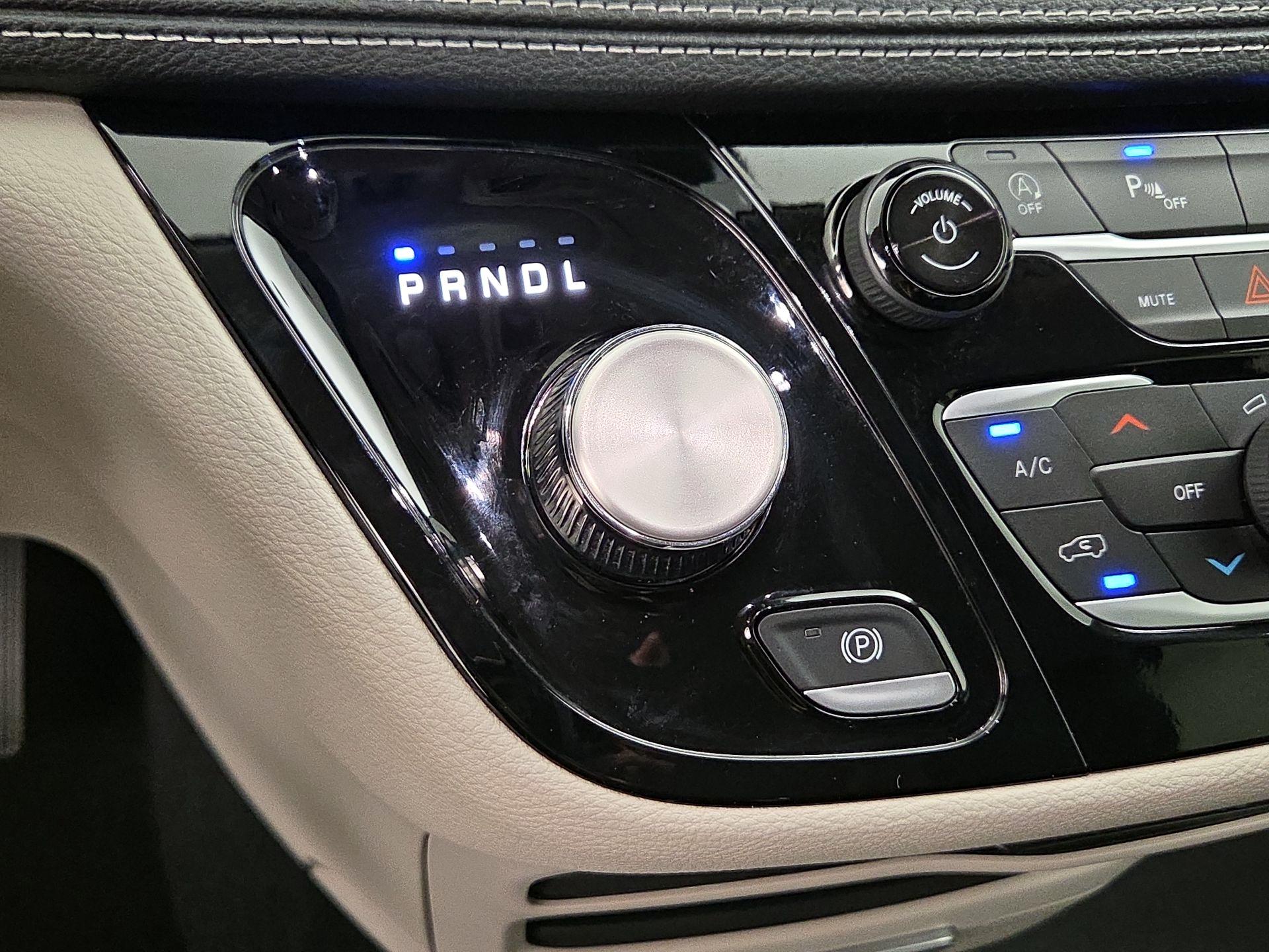 Thumbnail: 2023 Chrysler Pacifica - 17