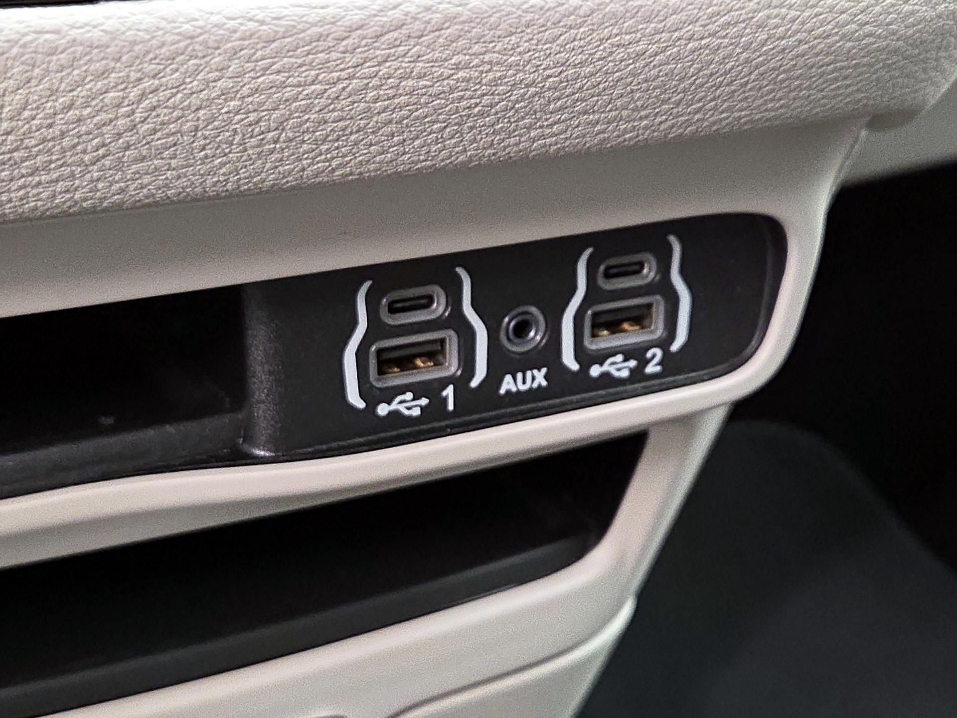 Thumbnail: 2023 Chrysler Pacifica - 18