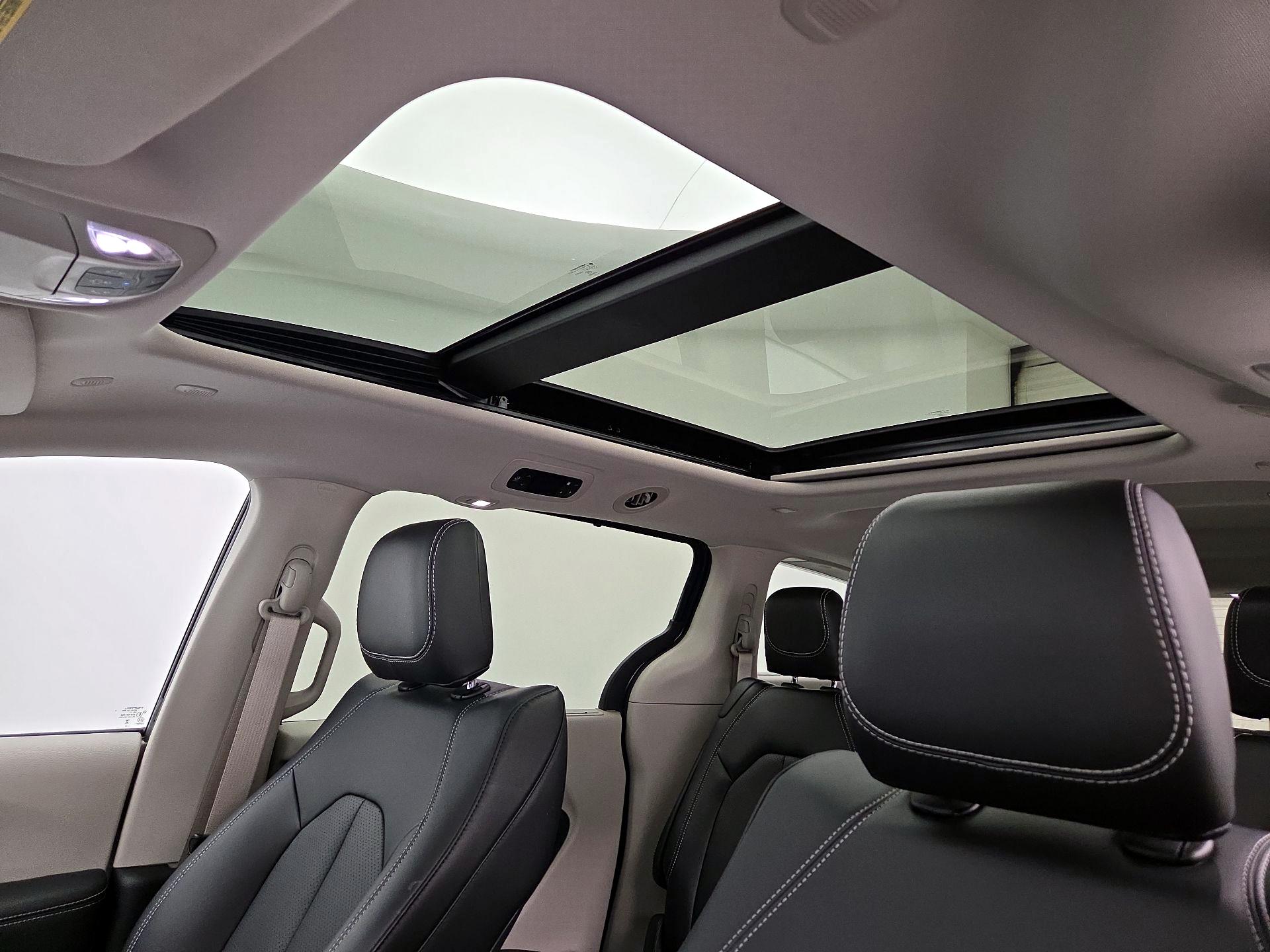 Thumbnail: 2023 Chrysler Pacifica - 19