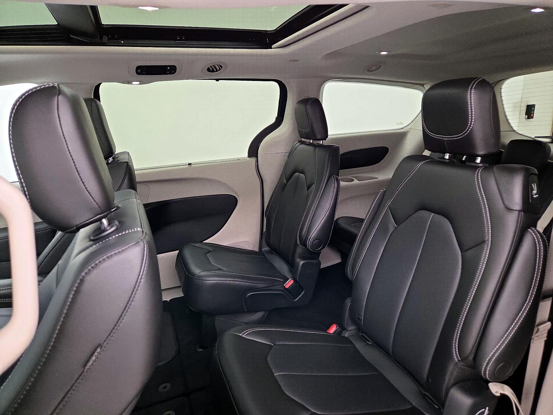 Thumbnail: 2023 Chrysler Pacifica - 20