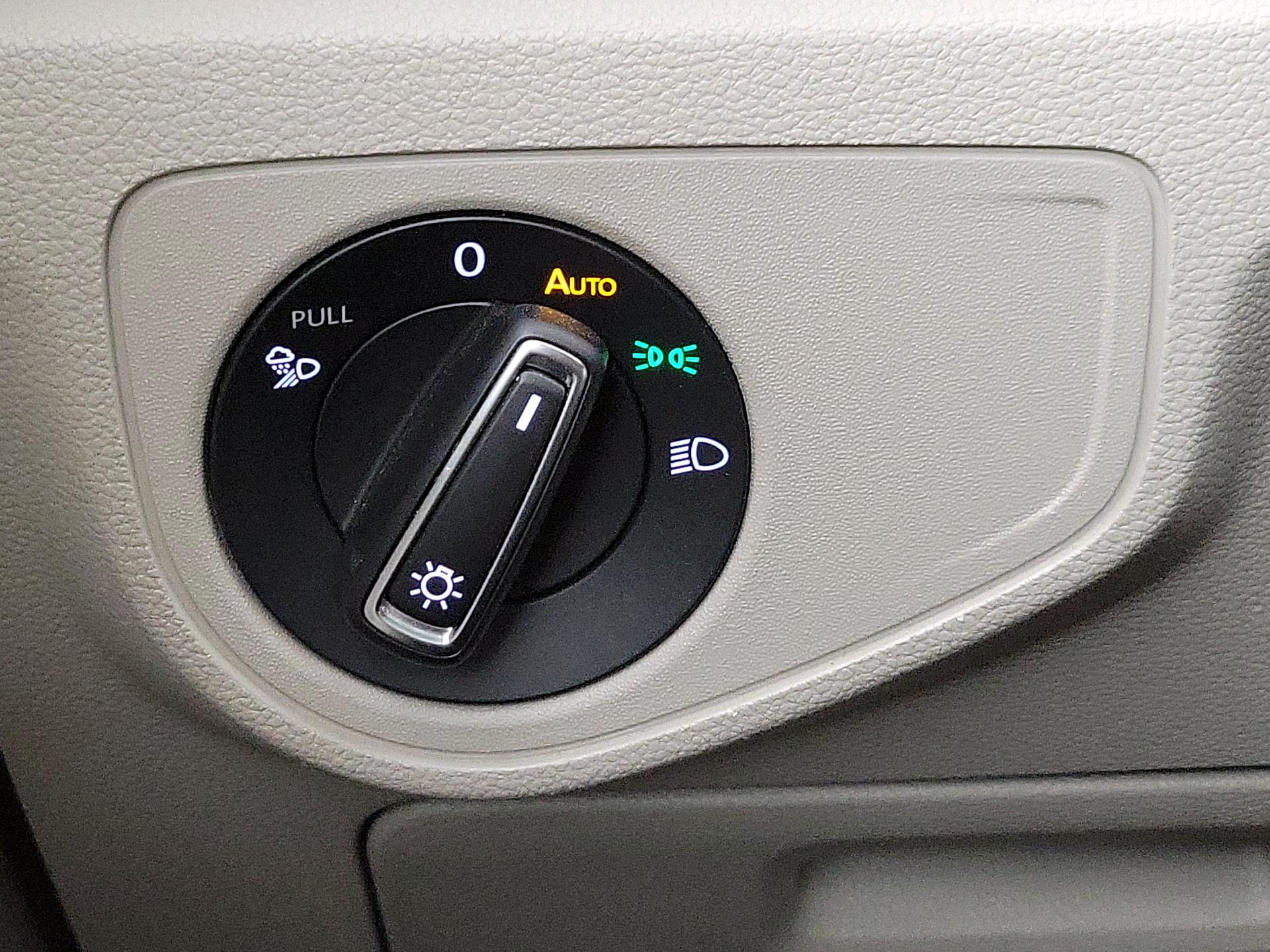 Thumbnail: 2021 Volkswagen Atlas - 13