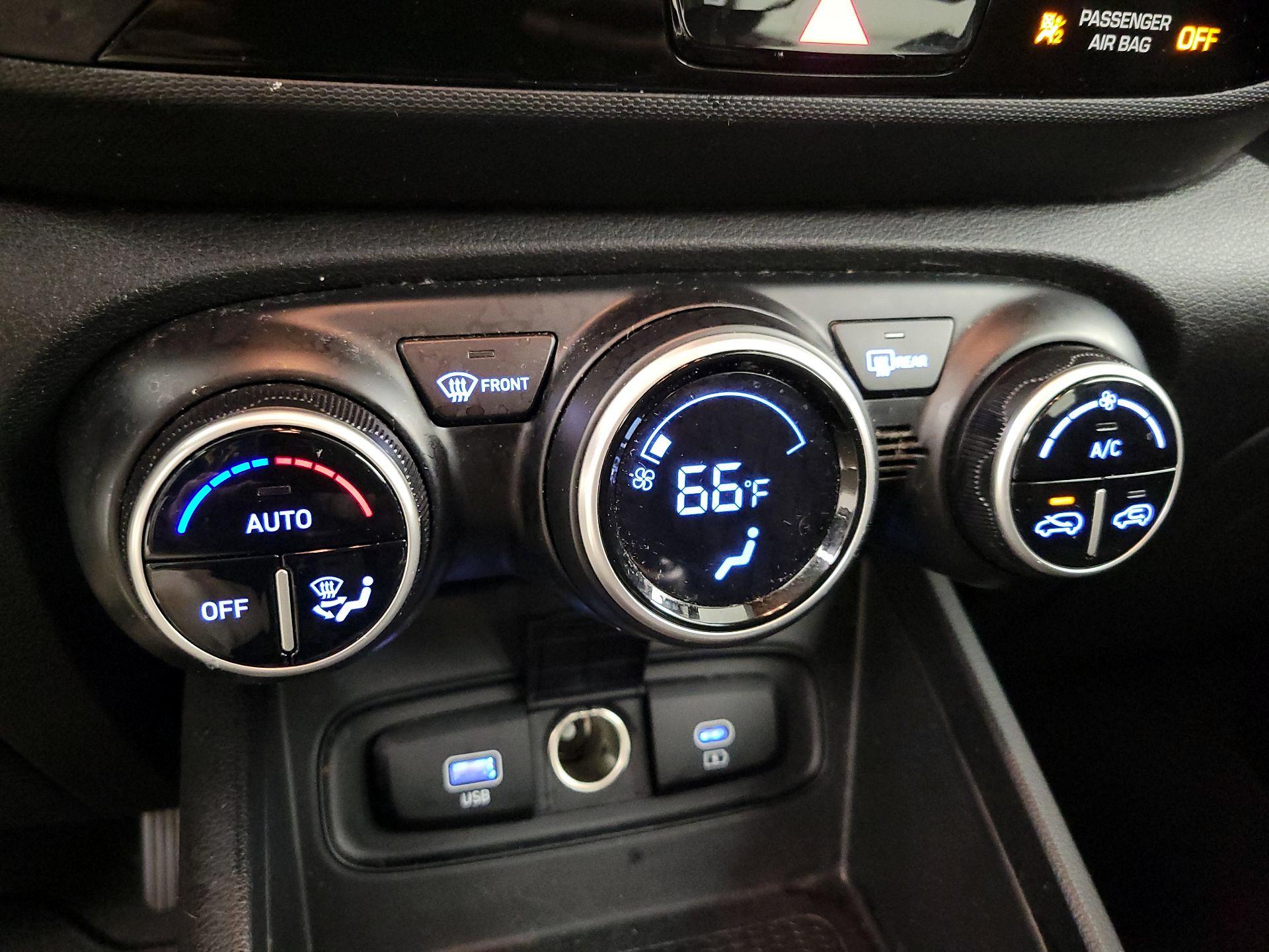 Thumbnail: 2023 Hyundai Venue - 16