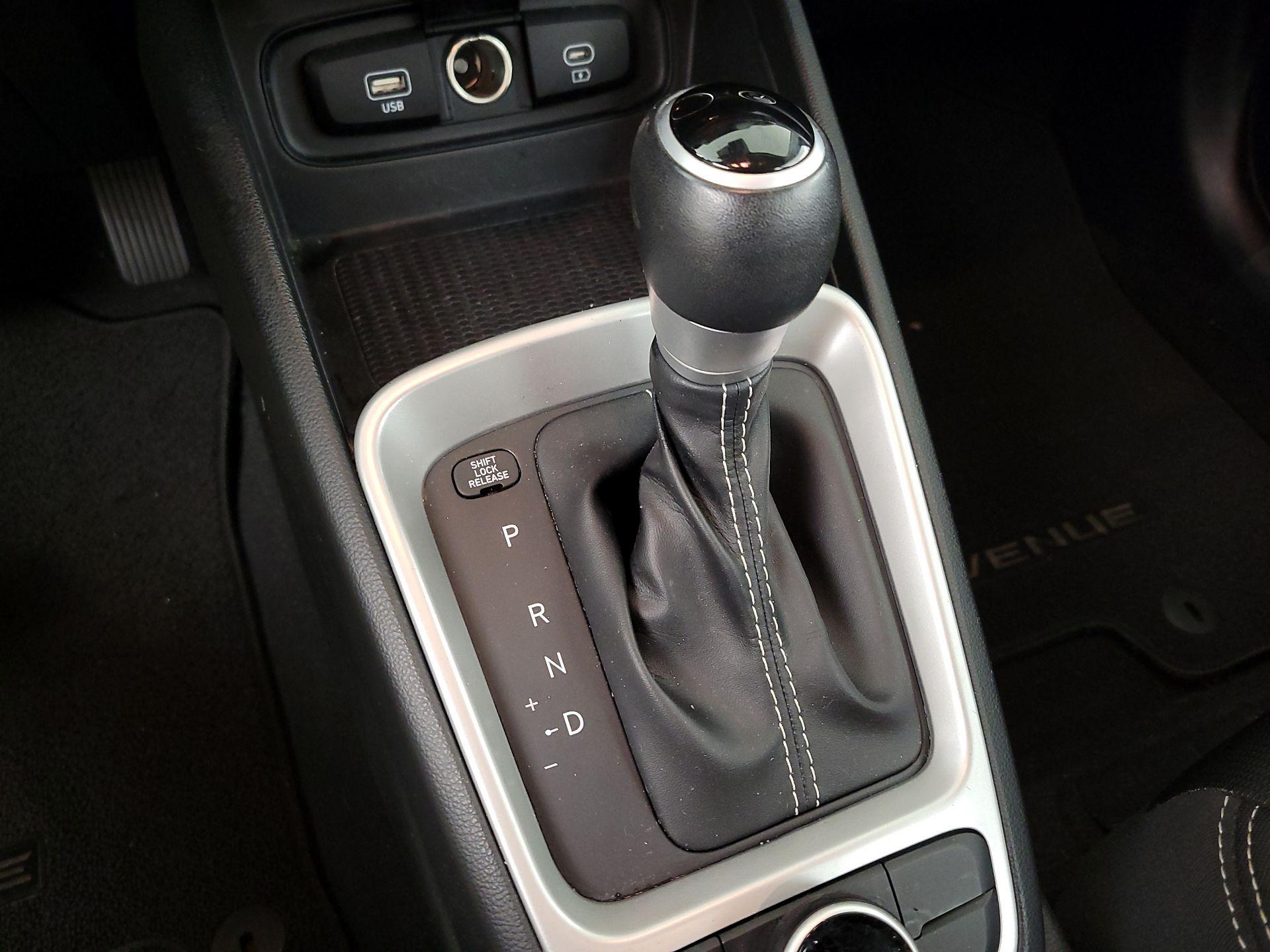 Thumbnail: 2023 Hyundai Venue - 17