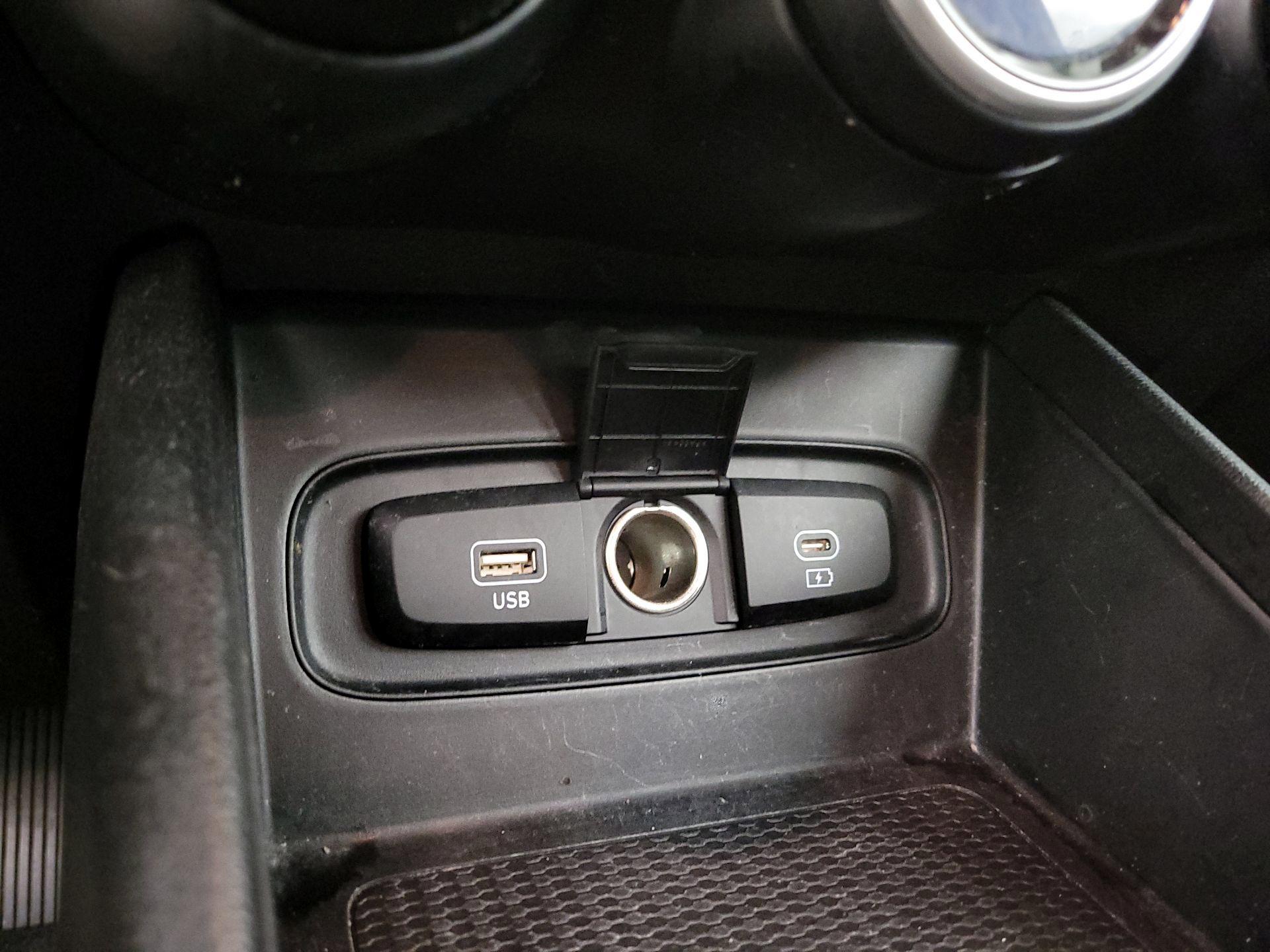 Thumbnail: 2023 Hyundai Venue - 18