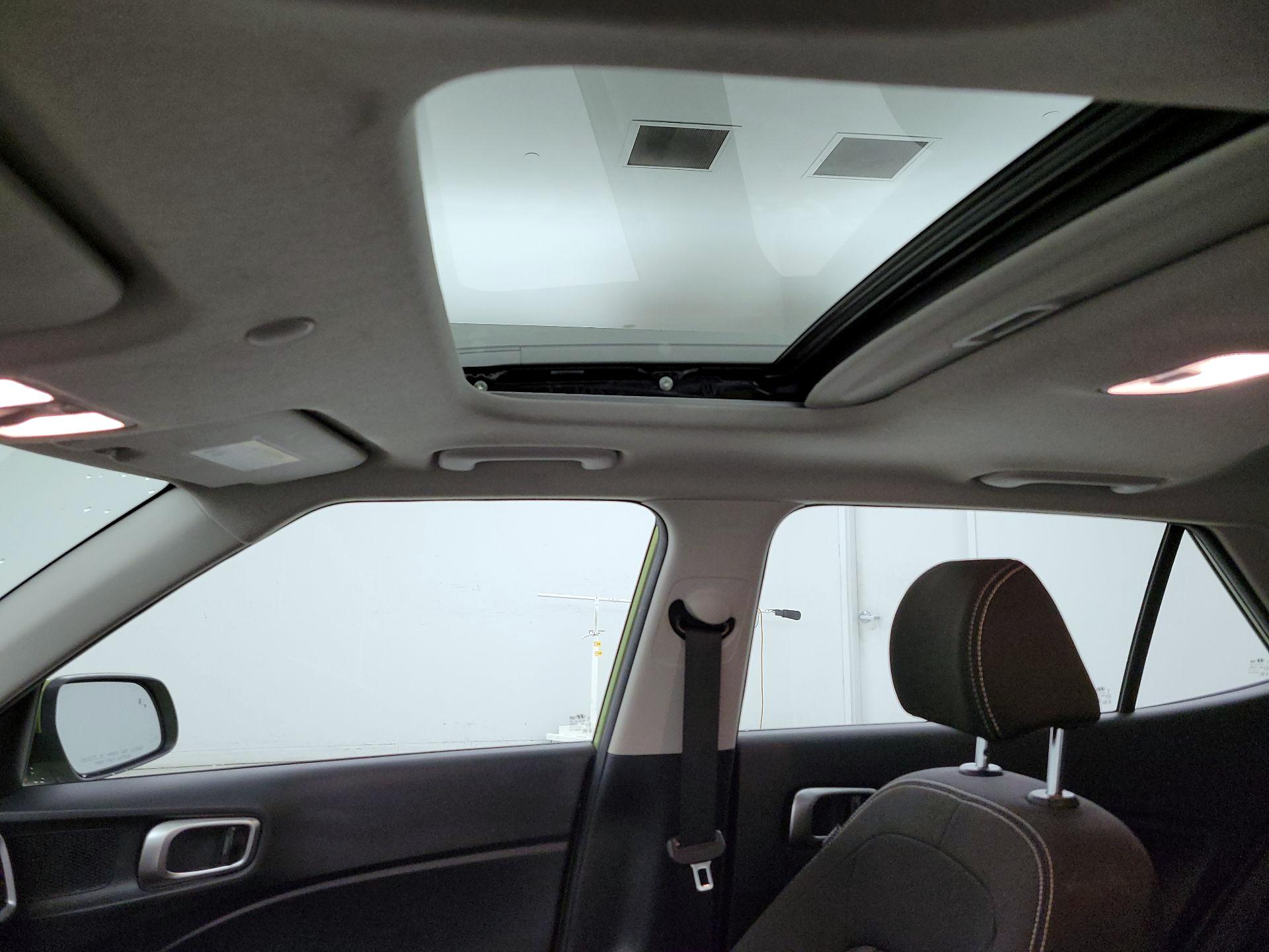 Thumbnail: 2023 Hyundai Venue - 19