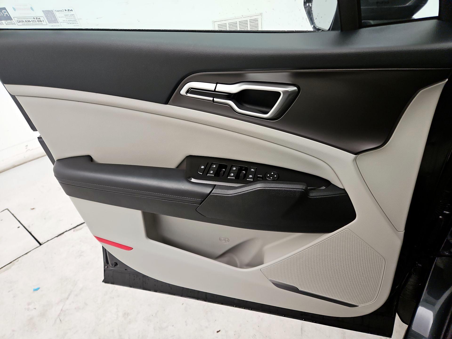 Thumbnail: 2023 Kia Sportage - 12