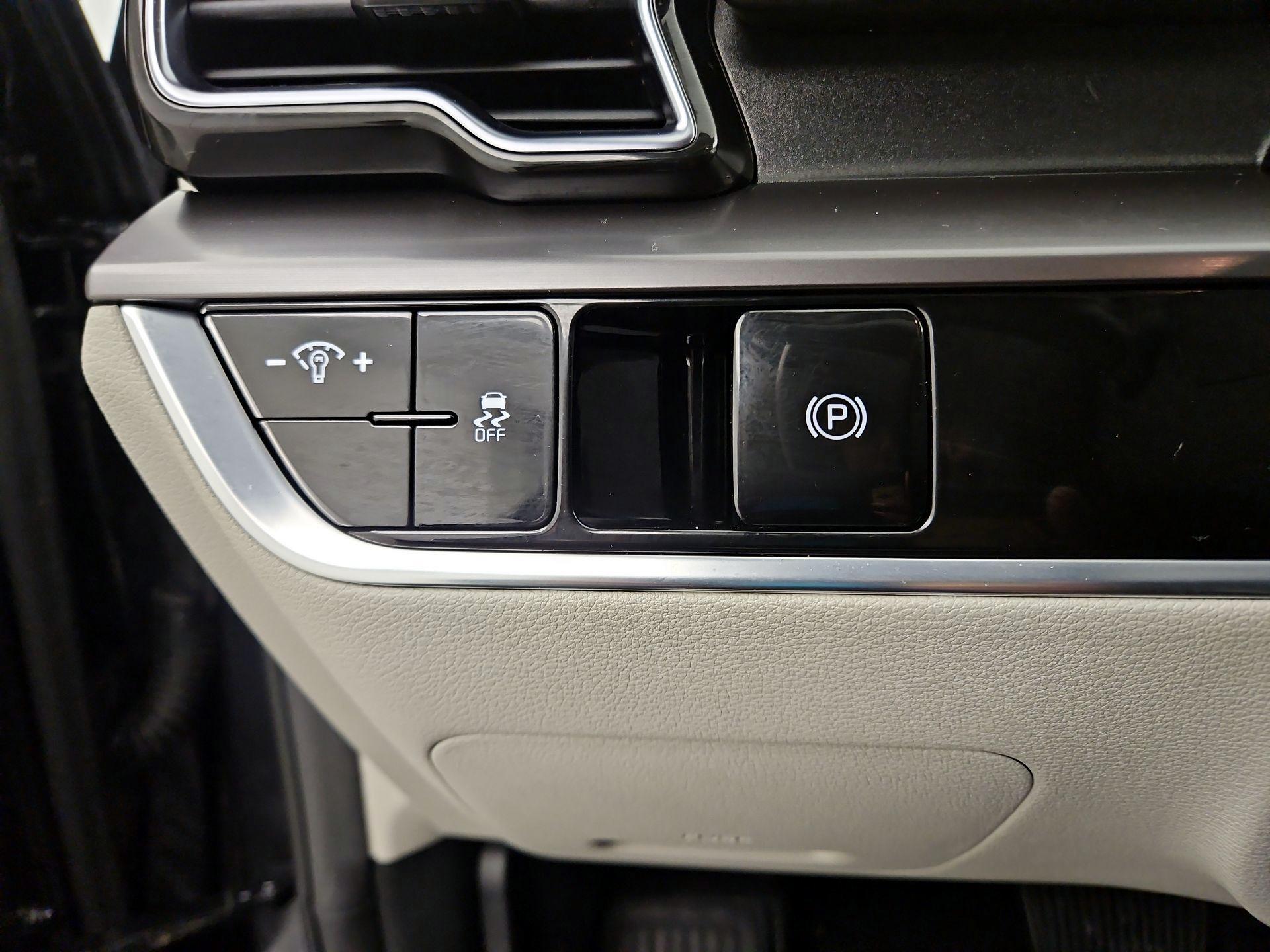 Thumbnail: 2023 Kia Sportage - 13