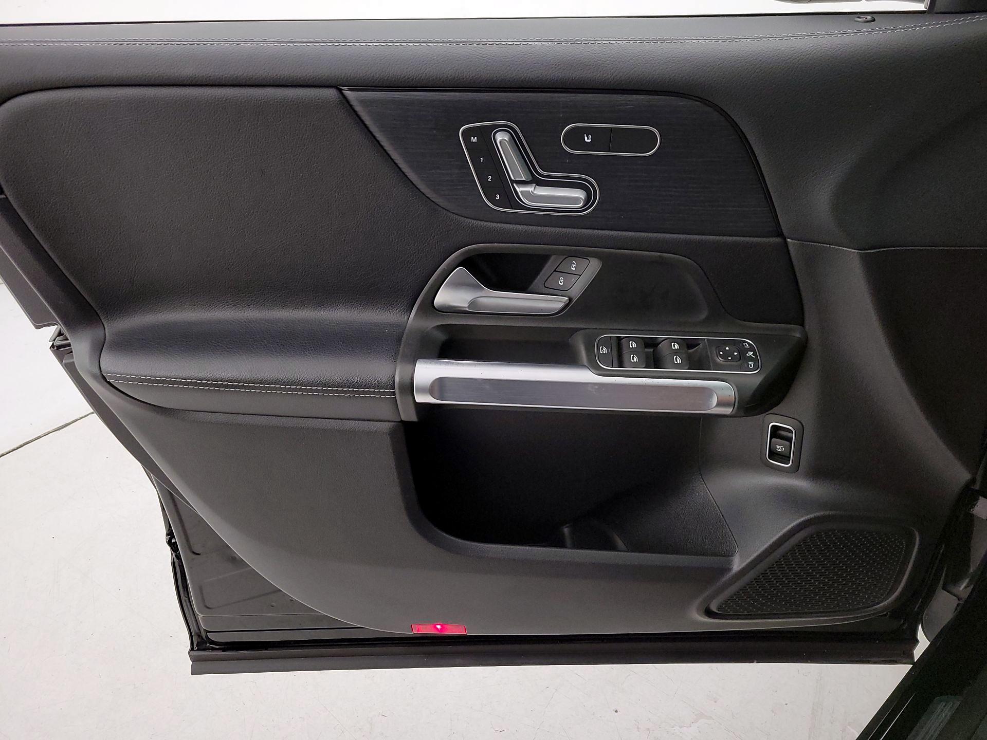 Thumbnail: 2021 Mercedes-Benz GLB - 12