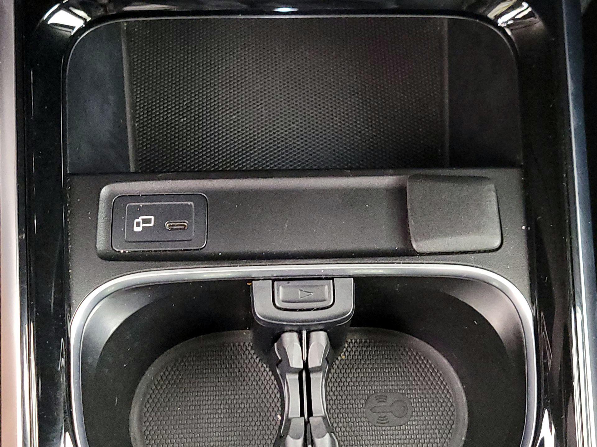 Thumbnail: 2021 Mercedes-Benz GLB - 19