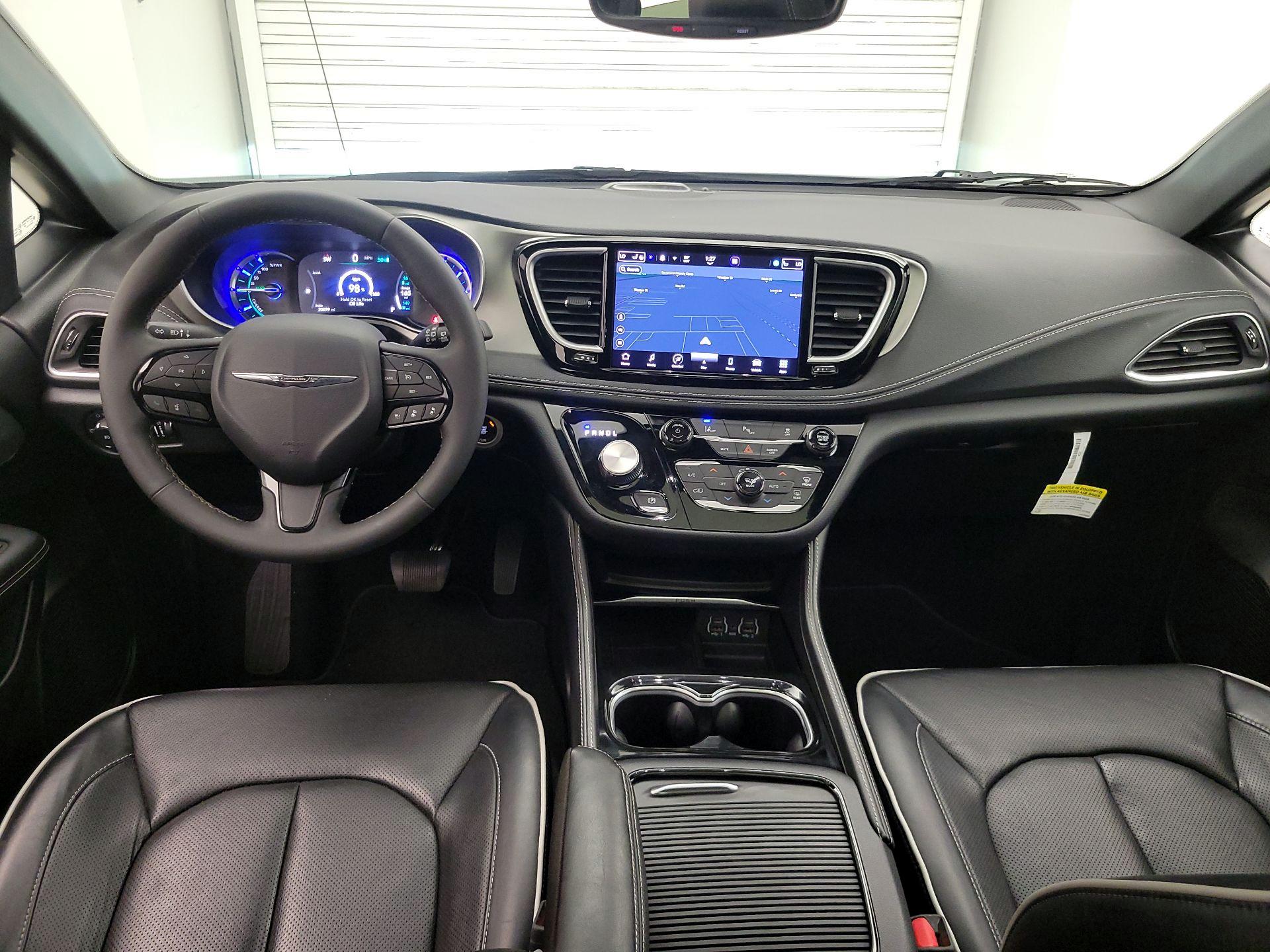 Thumbnail: 2023 Chrysler Pacifica - 9