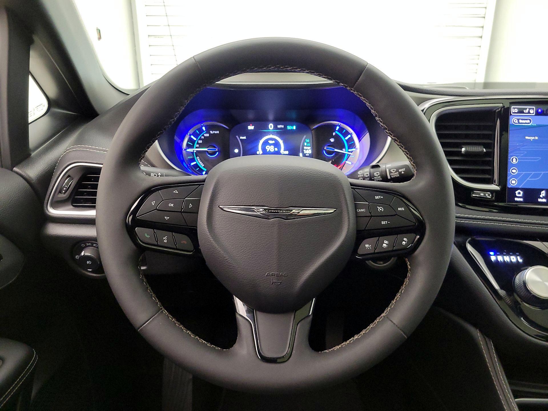 Thumbnail: 2023 Chrysler Pacifica - 10