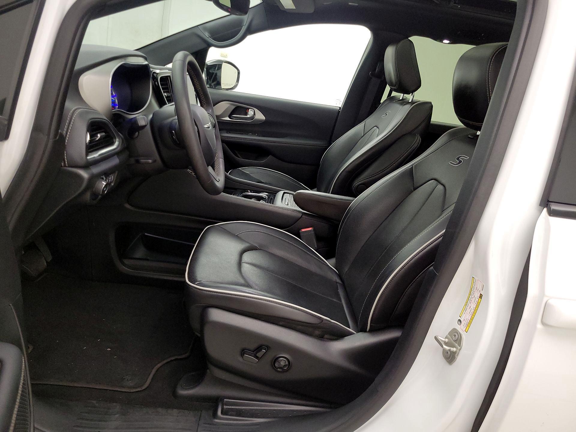 Thumbnail: 2023 Chrysler Pacifica - 11