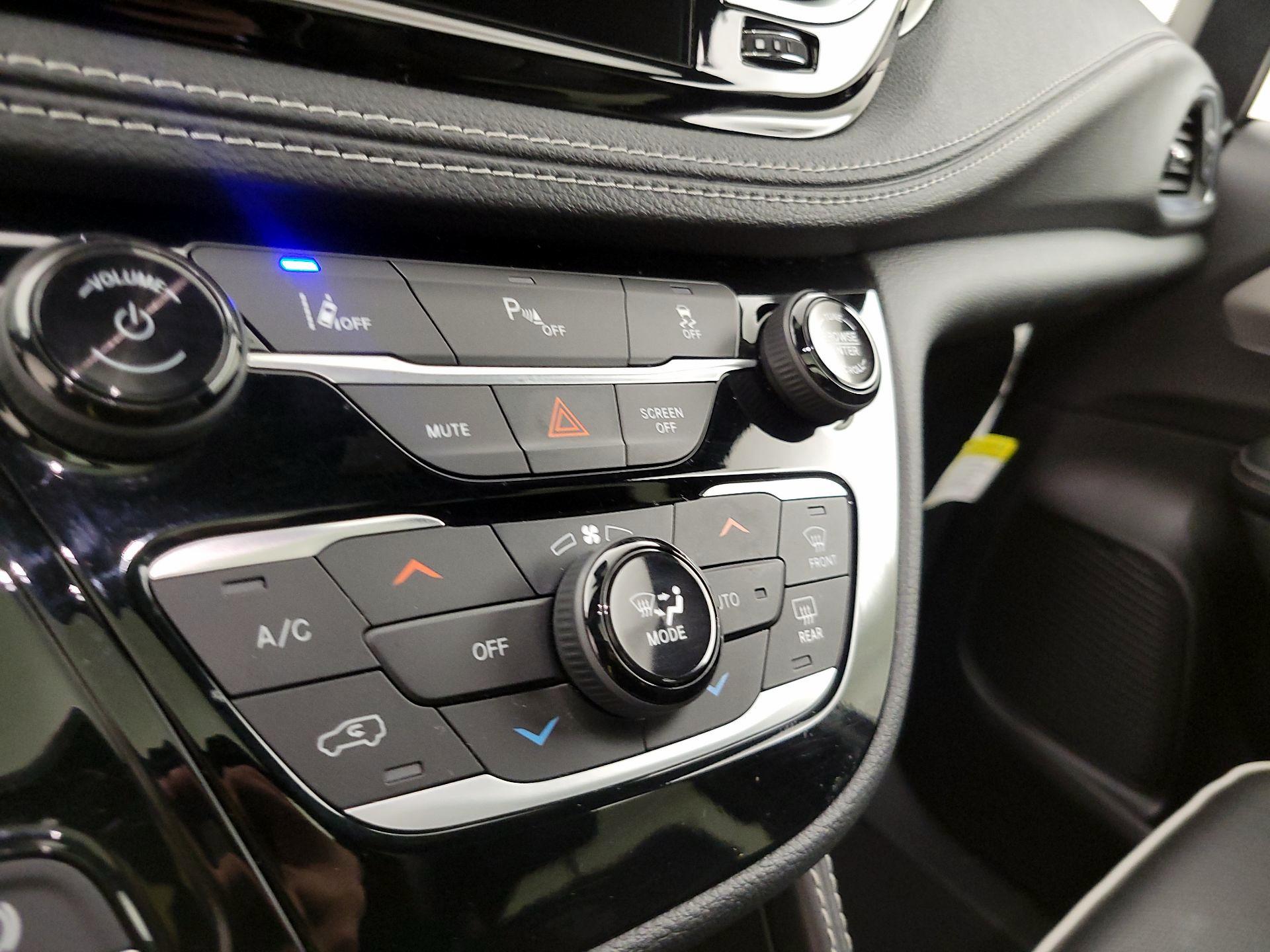 Thumbnail: 2023 Chrysler Pacifica - 17