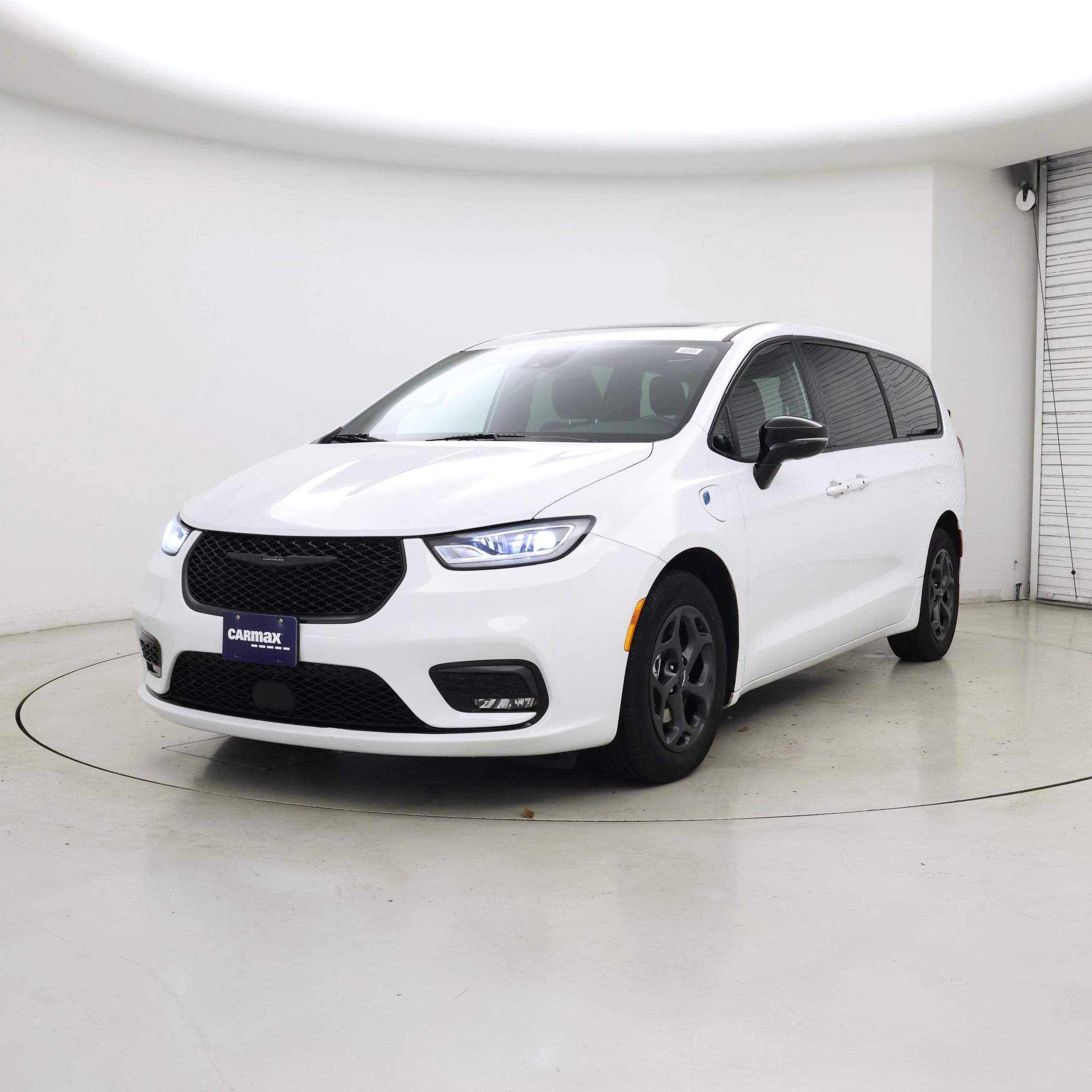 Thumbnail: 2023 Chrysler Pacifica - 4