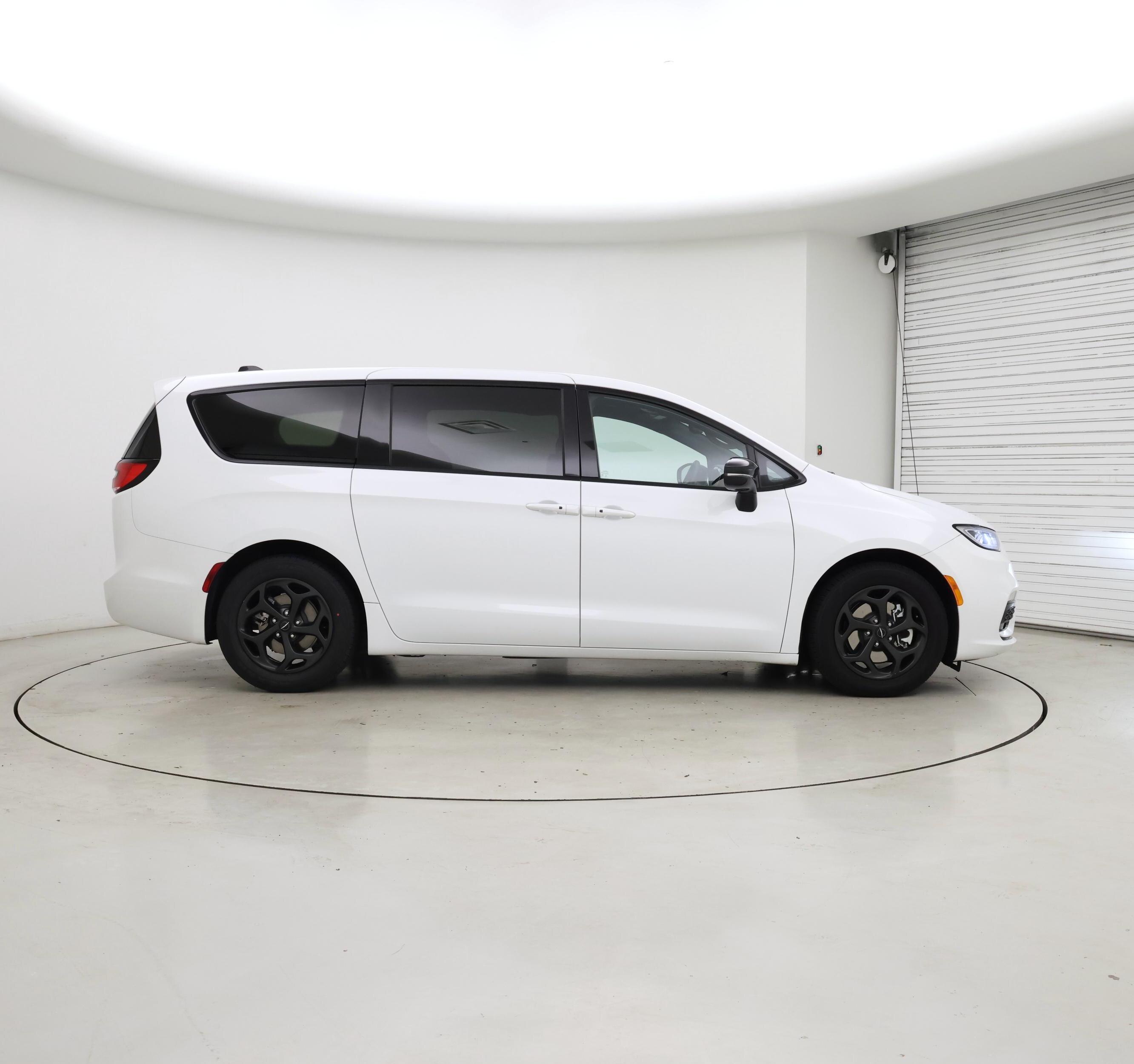 Thumbnail: 2023 Chrysler Pacifica - 7