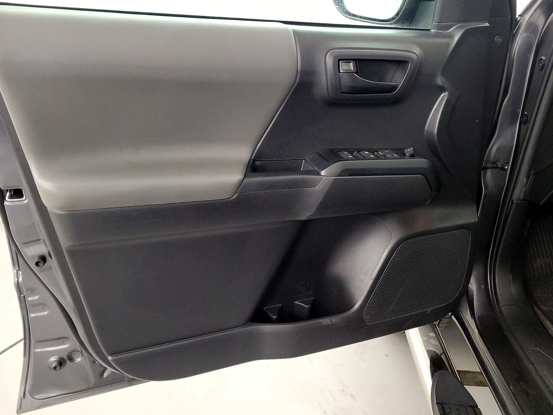 Thumbnail: 2022 Toyota Tacoma - 12