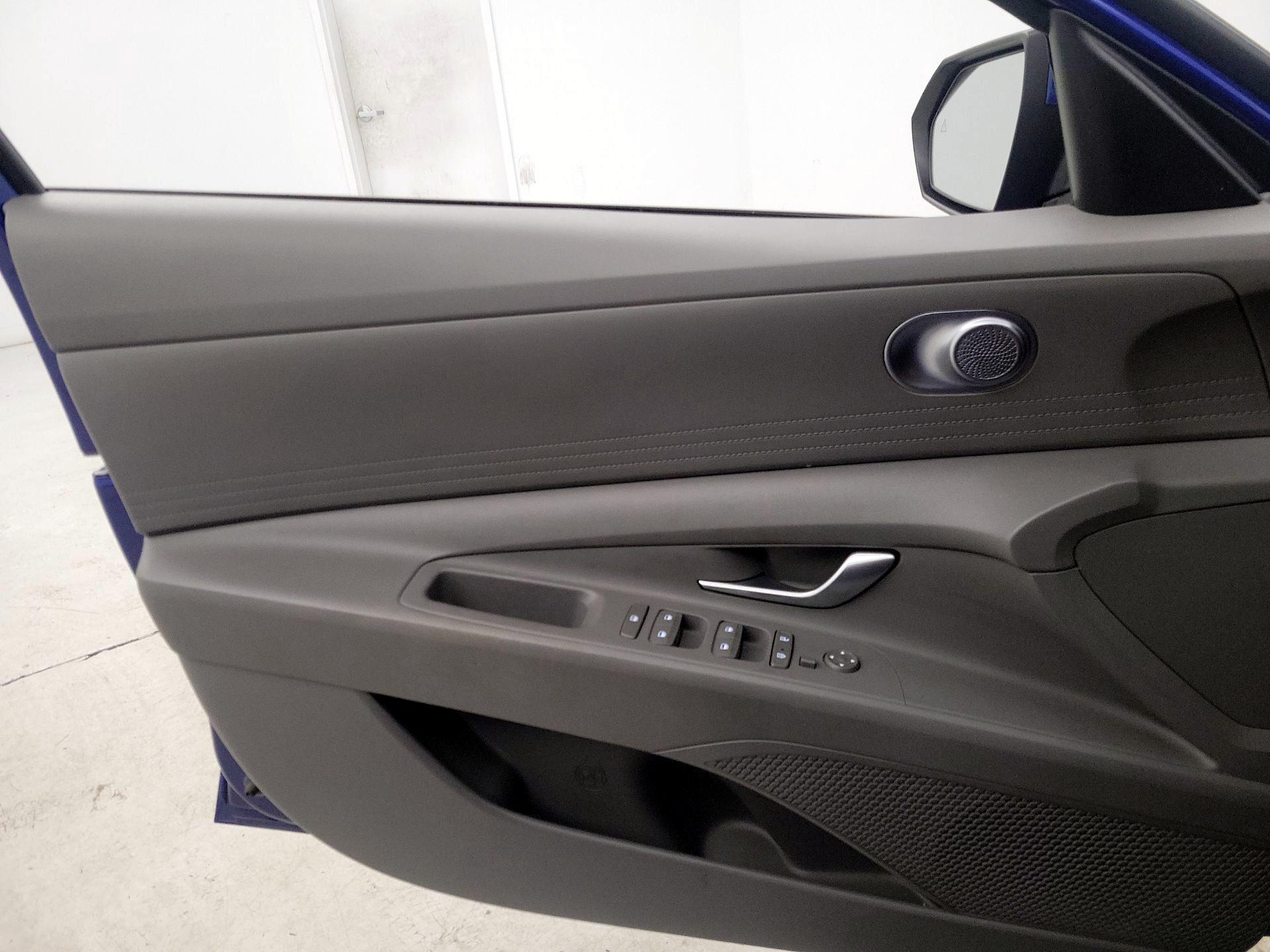 Thumbnail: 2023 Hyundai Elantra - 12