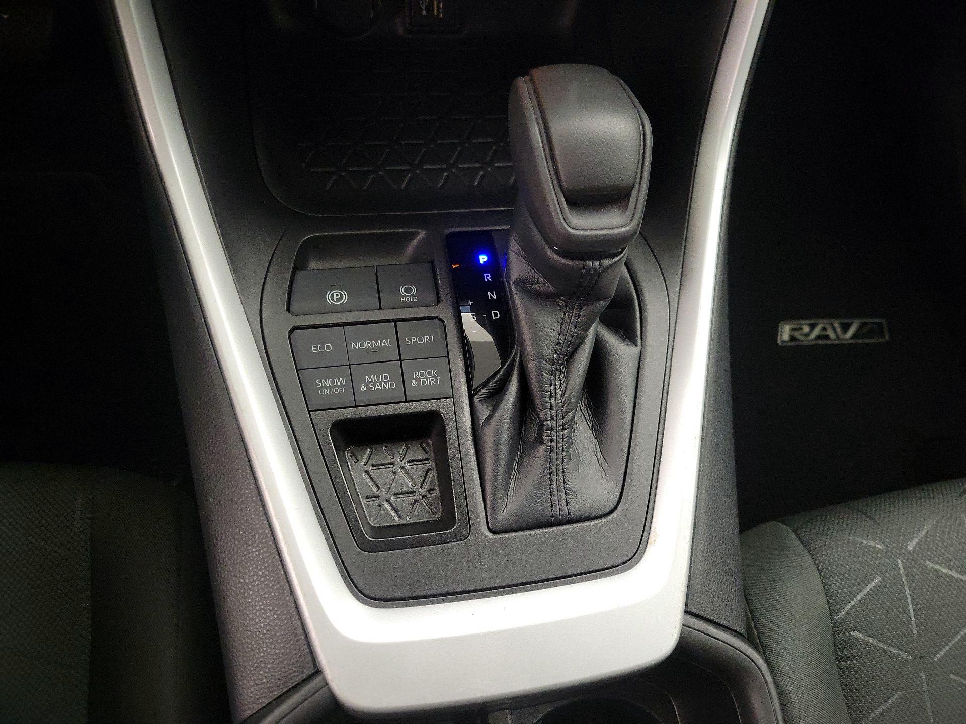 Thumbnail: 2023 Toyota RAV4 - 17