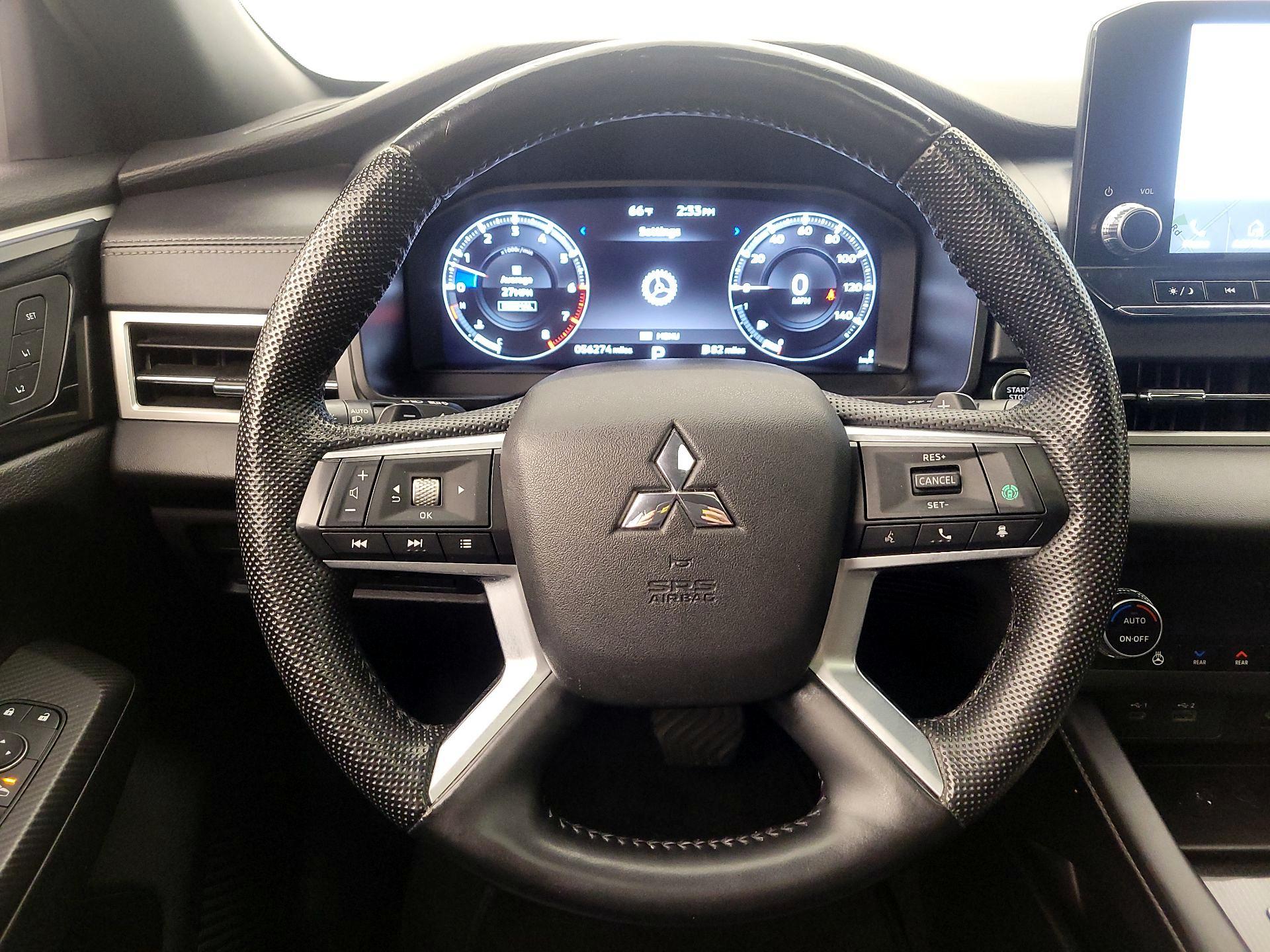 Thumbnail: 2023 Mitsubishi Outlander - 10