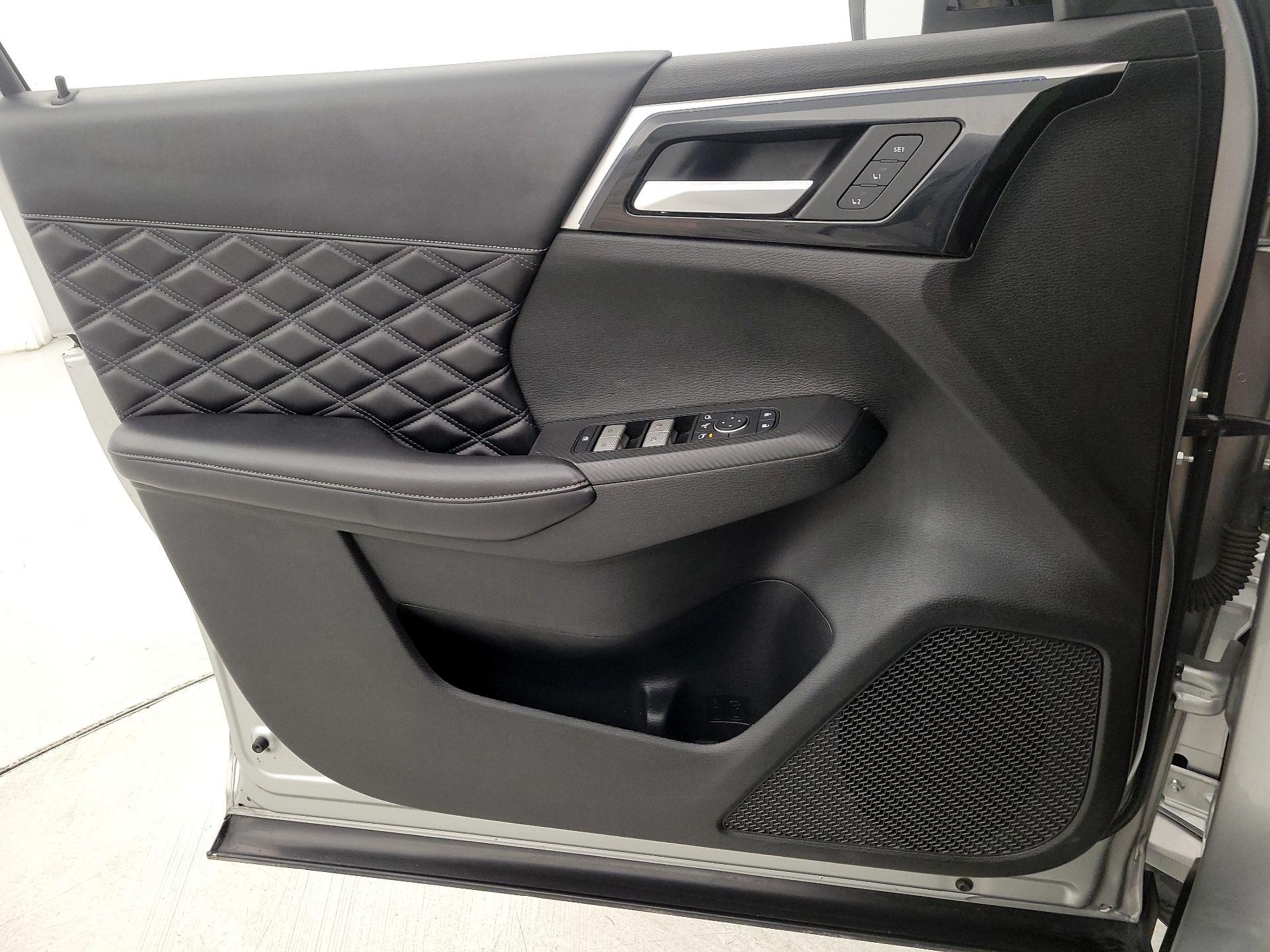 Thumbnail: 2023 Mitsubishi Outlander - 12