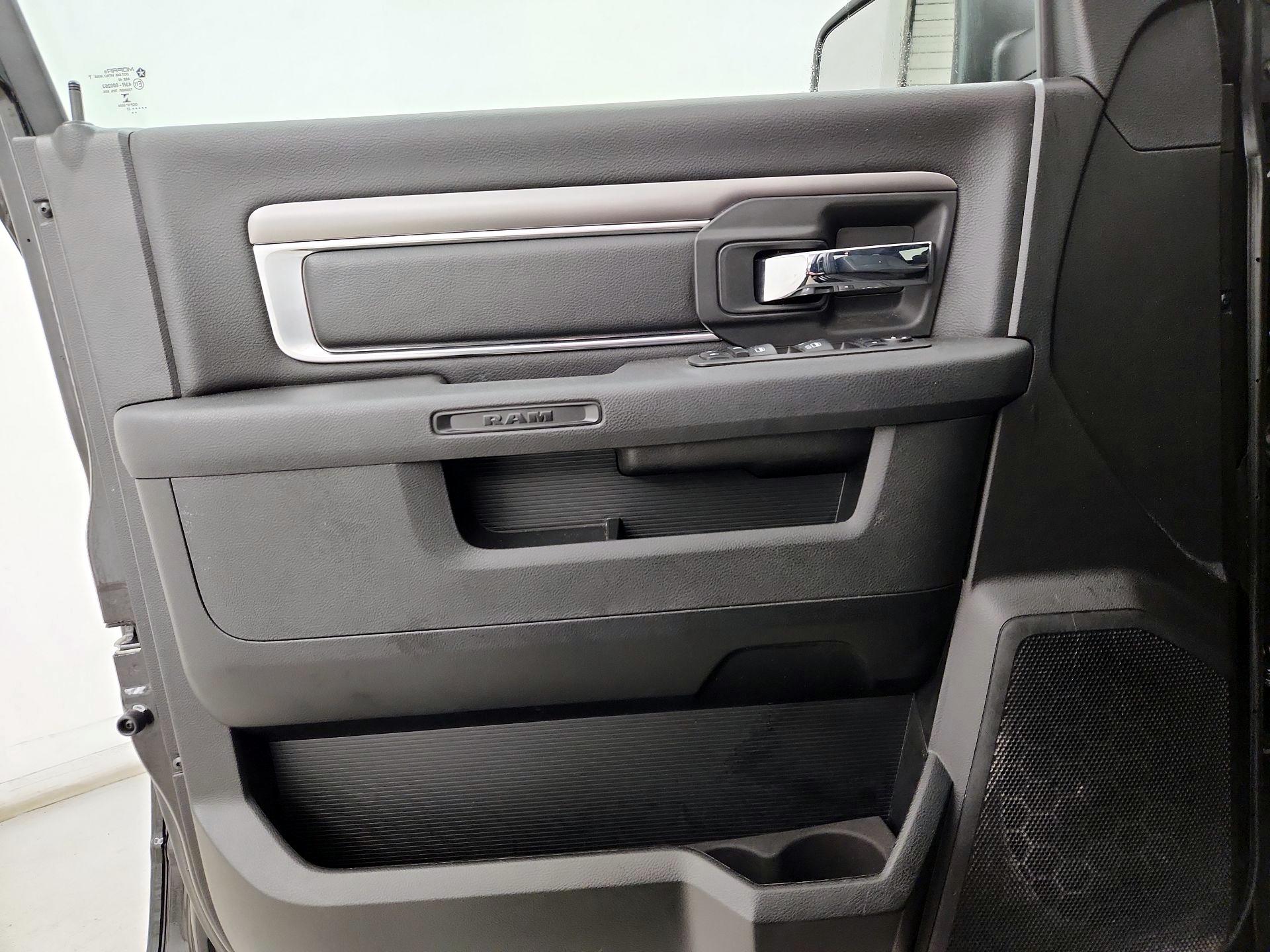 Thumbnail: 2022 RAM 1500 Classic - 12
