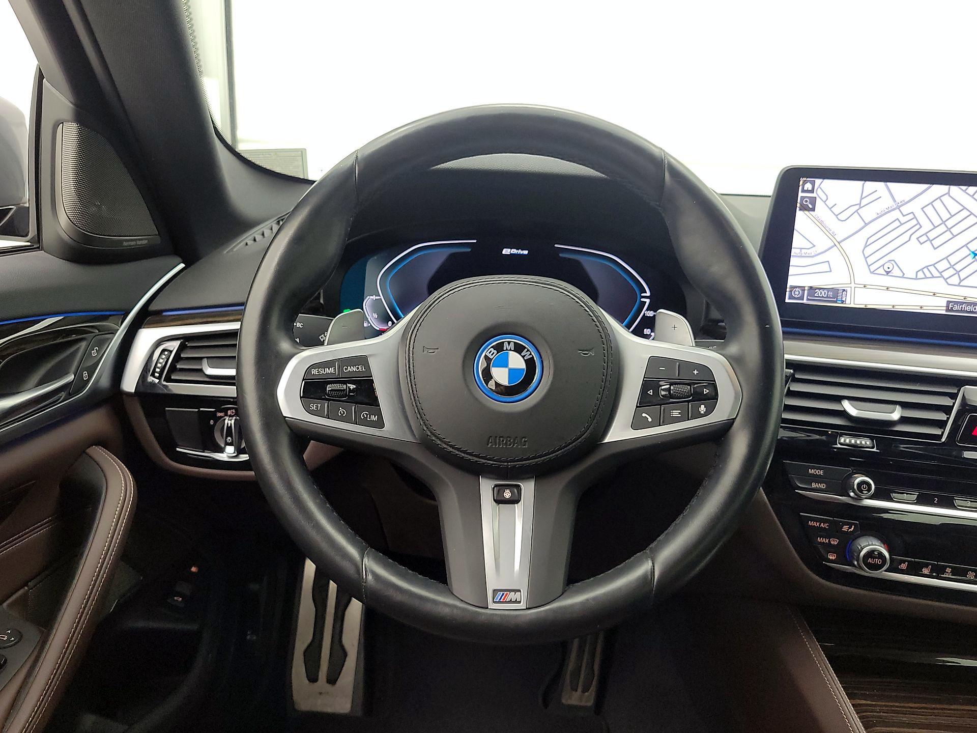 Thumbnail: 2023 BMW 5 Series - 10