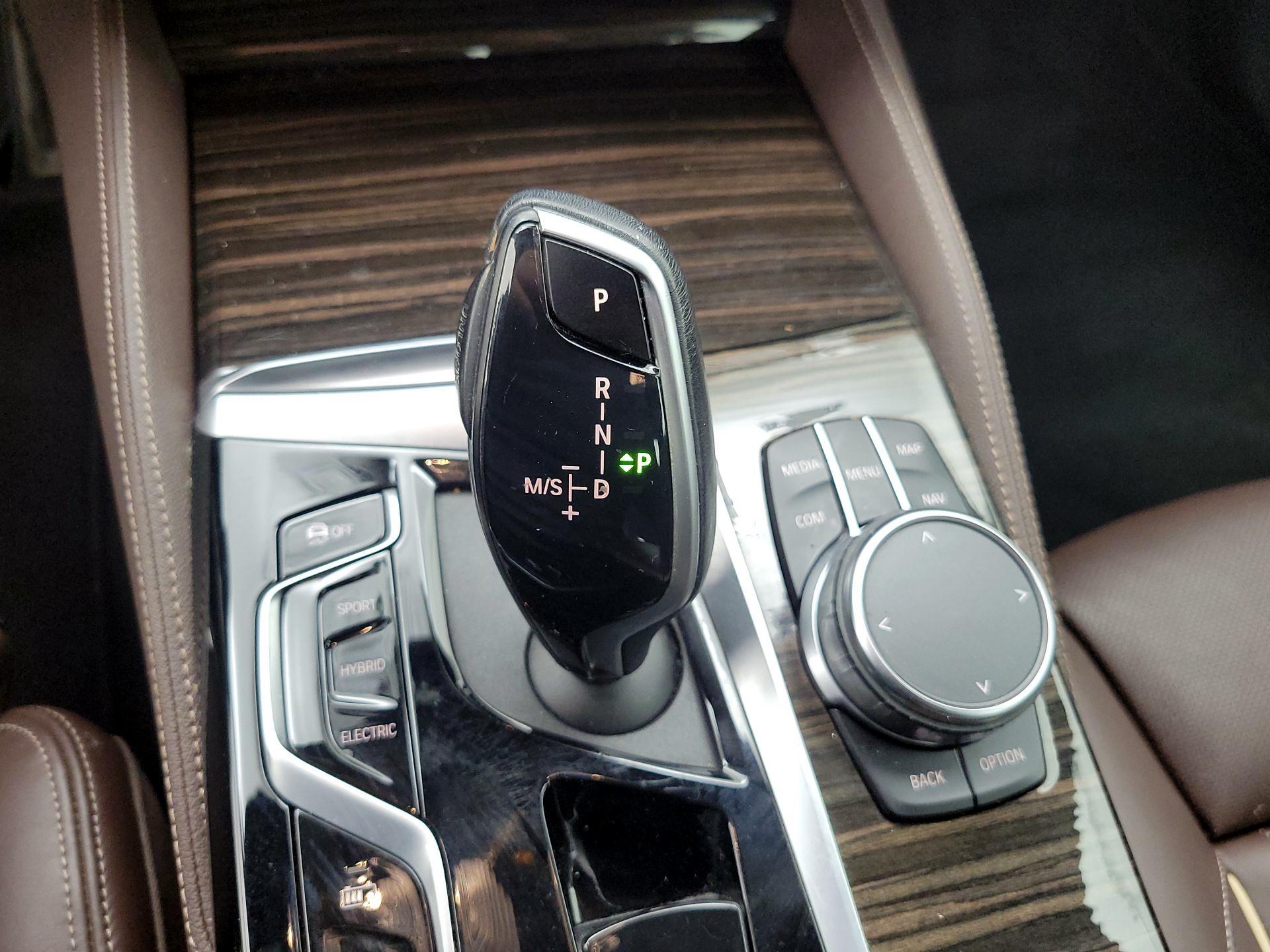 Thumbnail: 2023 BMW 5 Series - 18