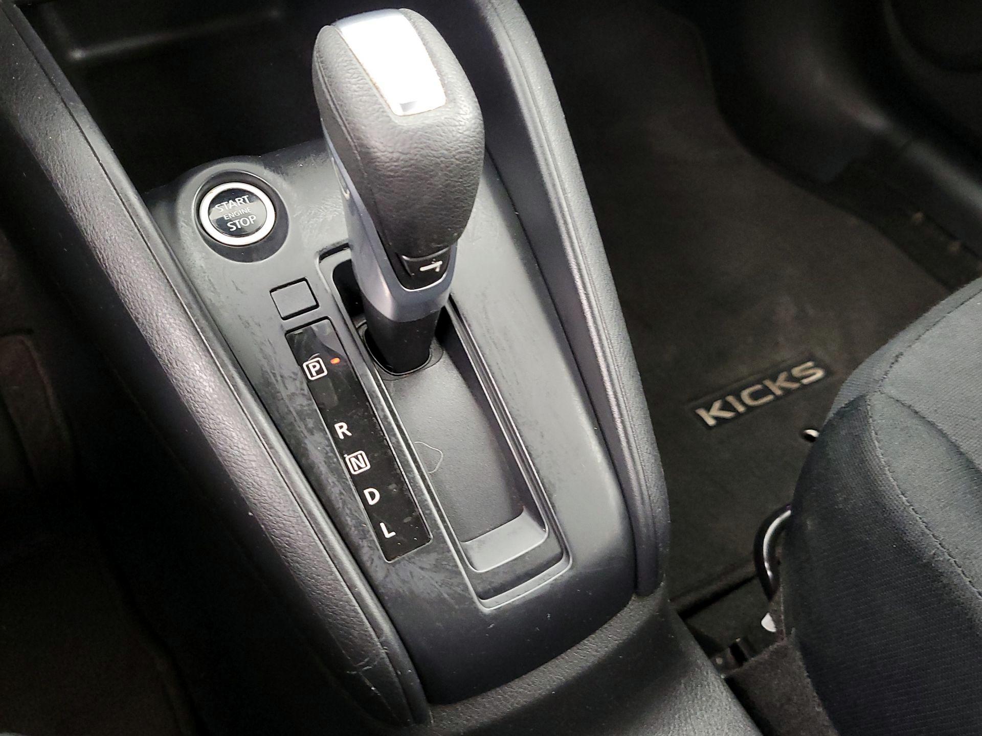 Thumbnail: 2023 Nissan Kicks - 17