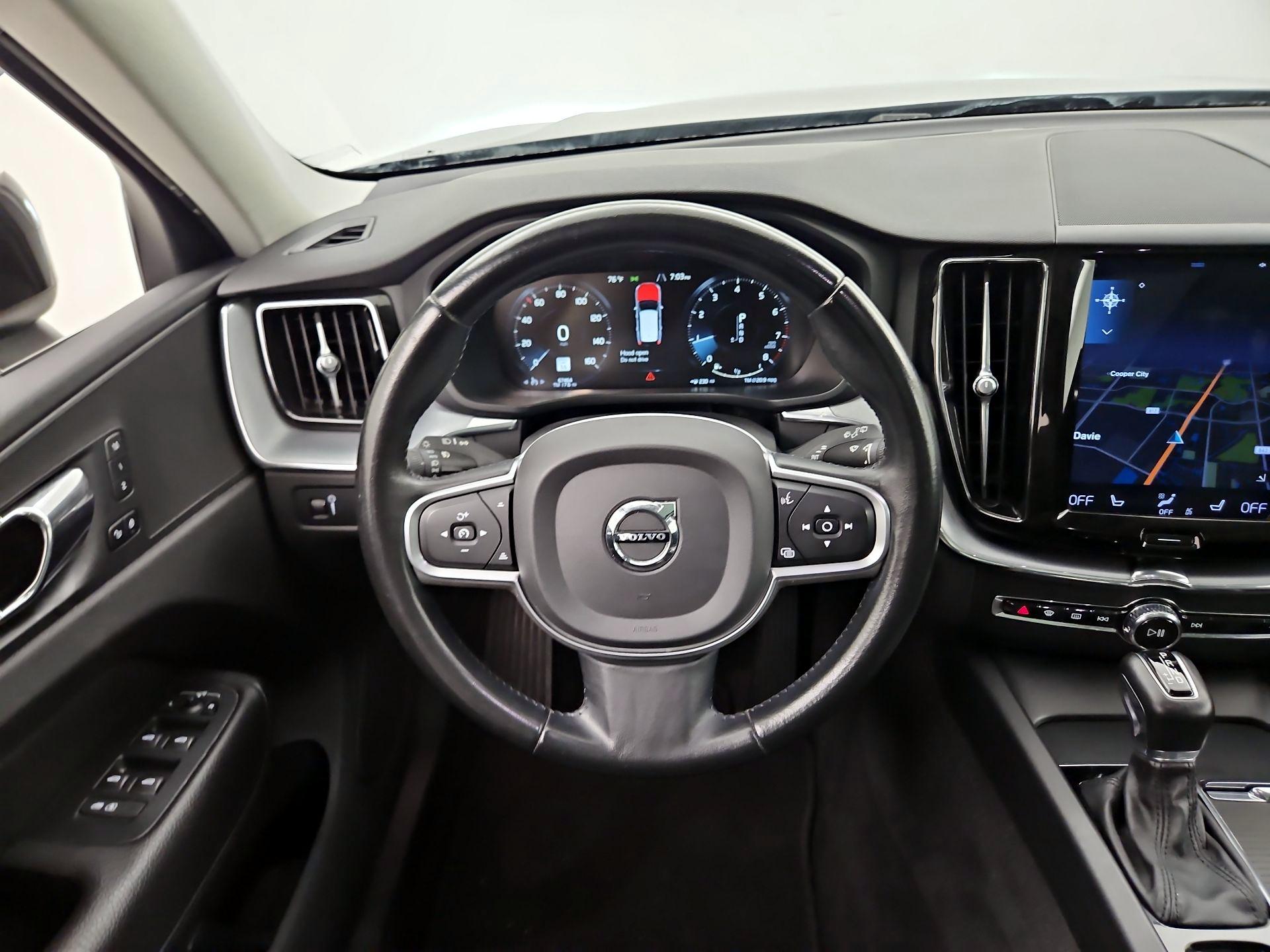 Thumbnail: 2020 Volvo XC60 - 10