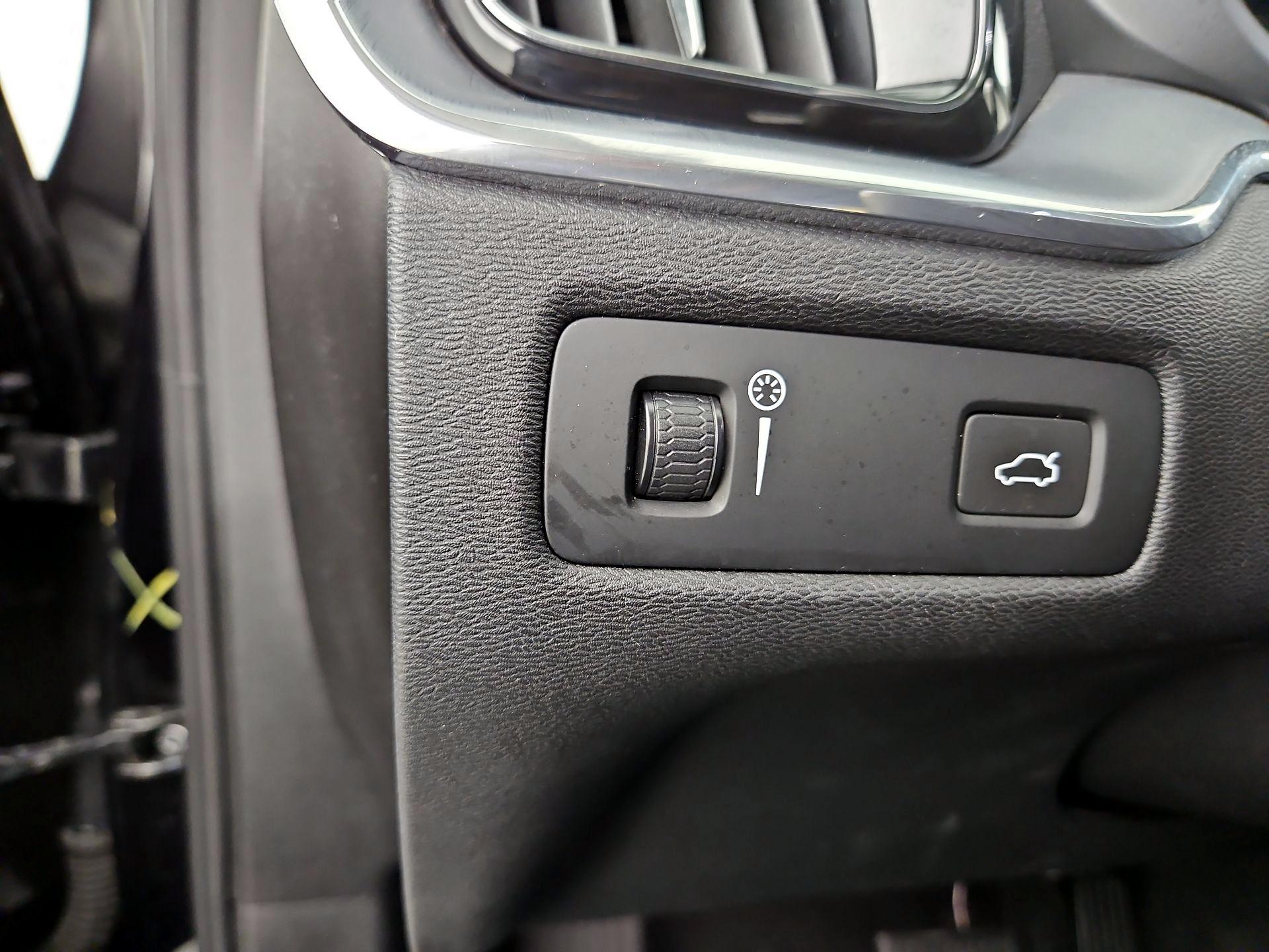 Thumbnail: 2020 Volvo XC60 - 13