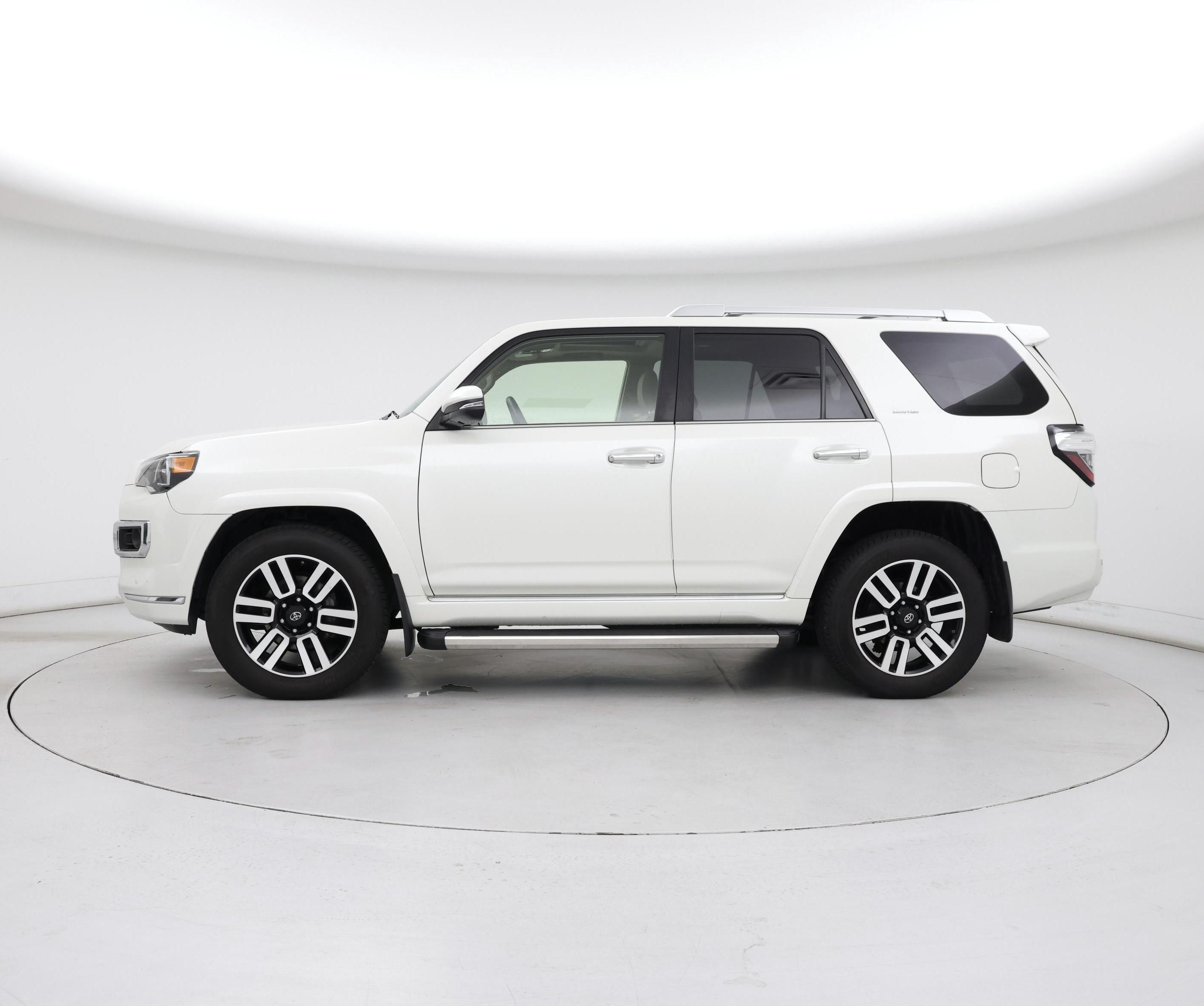 Thumbnail: 2018 Toyota 4Runner - 3