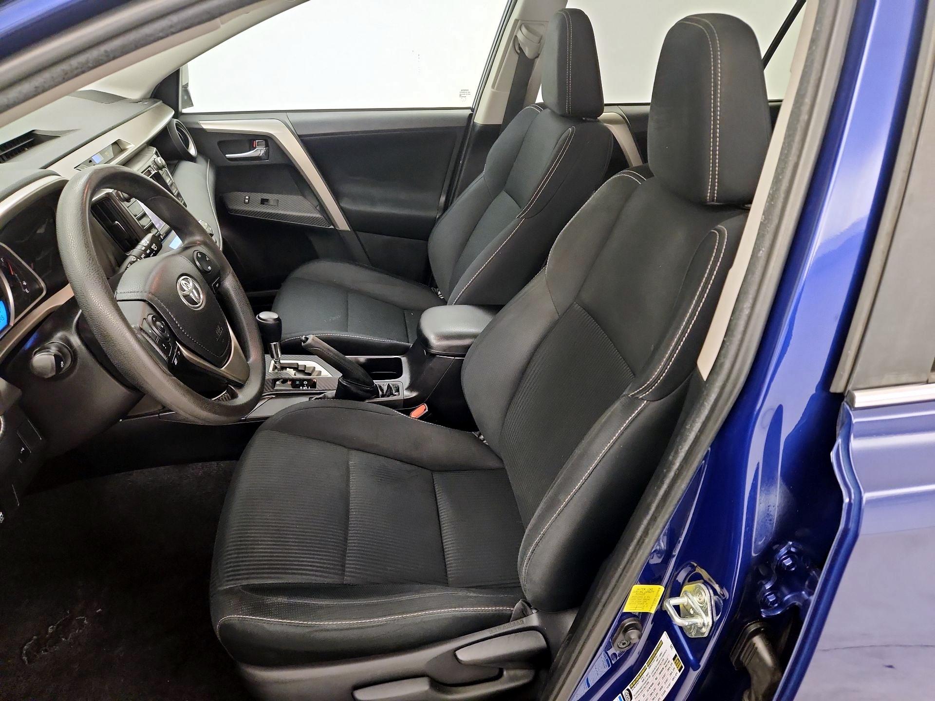 Thumbnail: 2015 Toyota RAV4 - 11